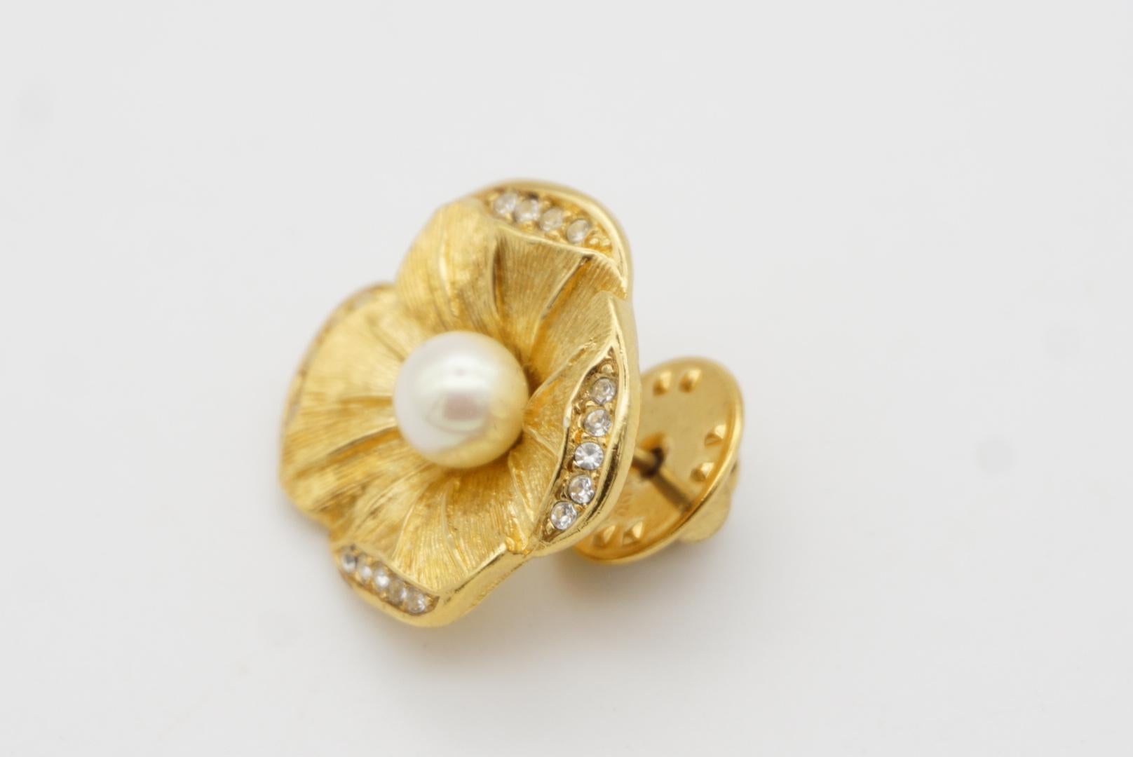Women's or Men's Christian Dior Vintage 1980s Flower White Pearl Crystals Retro Gold Pin Brooch  For Sale