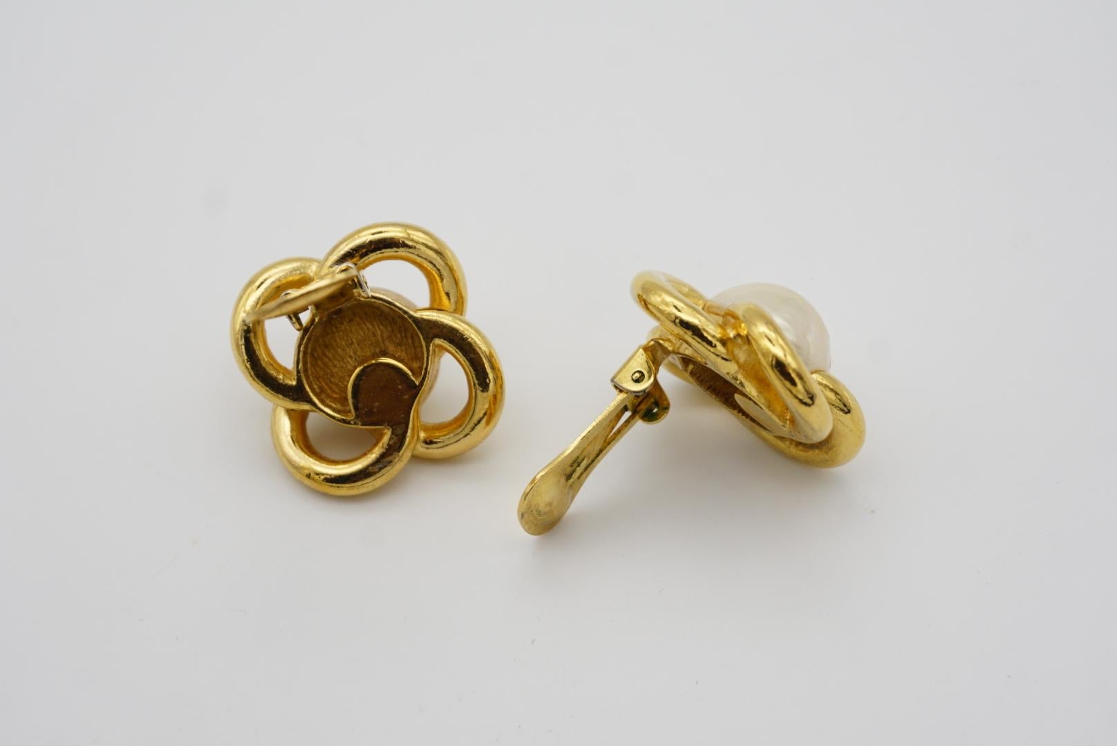 Christian Dior Vintage 1980s Flower White Round Pearl Interlock Clip Earrings For Sale 7