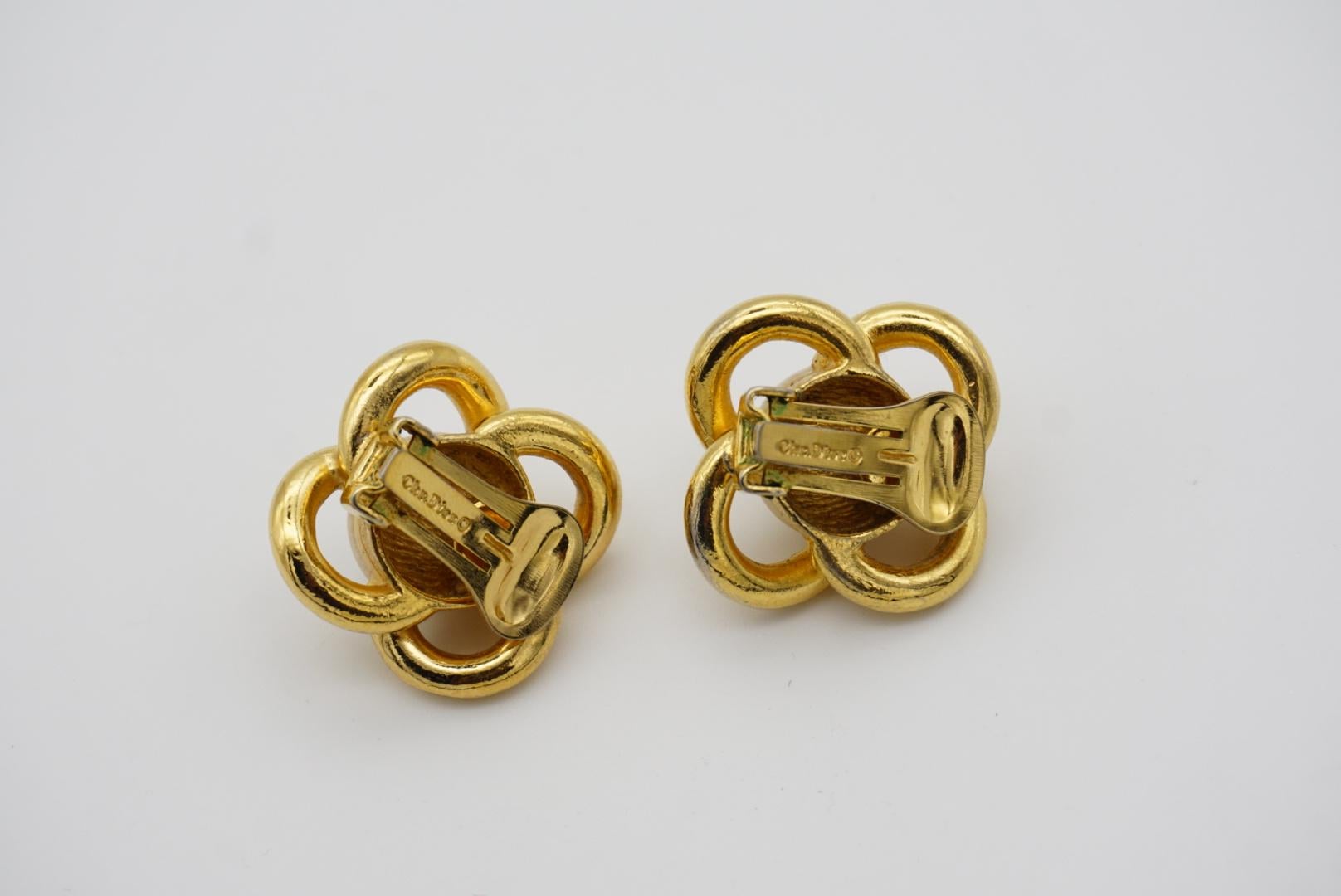 Christian Dior Vintage 1980s Flower White Round Pearl Interlock Clip Earrings For Sale 8