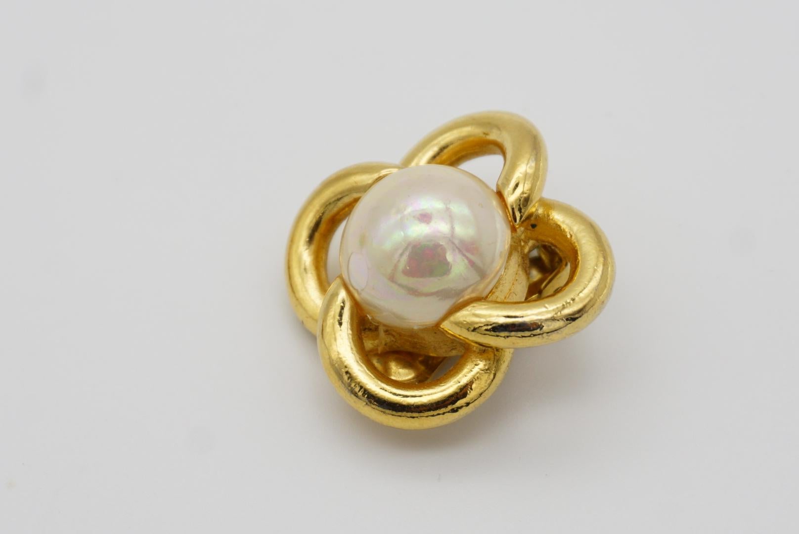 Christian Dior Vintage 1980s Flower White Round Pearl Interlock Clip Earrings For Sale 9