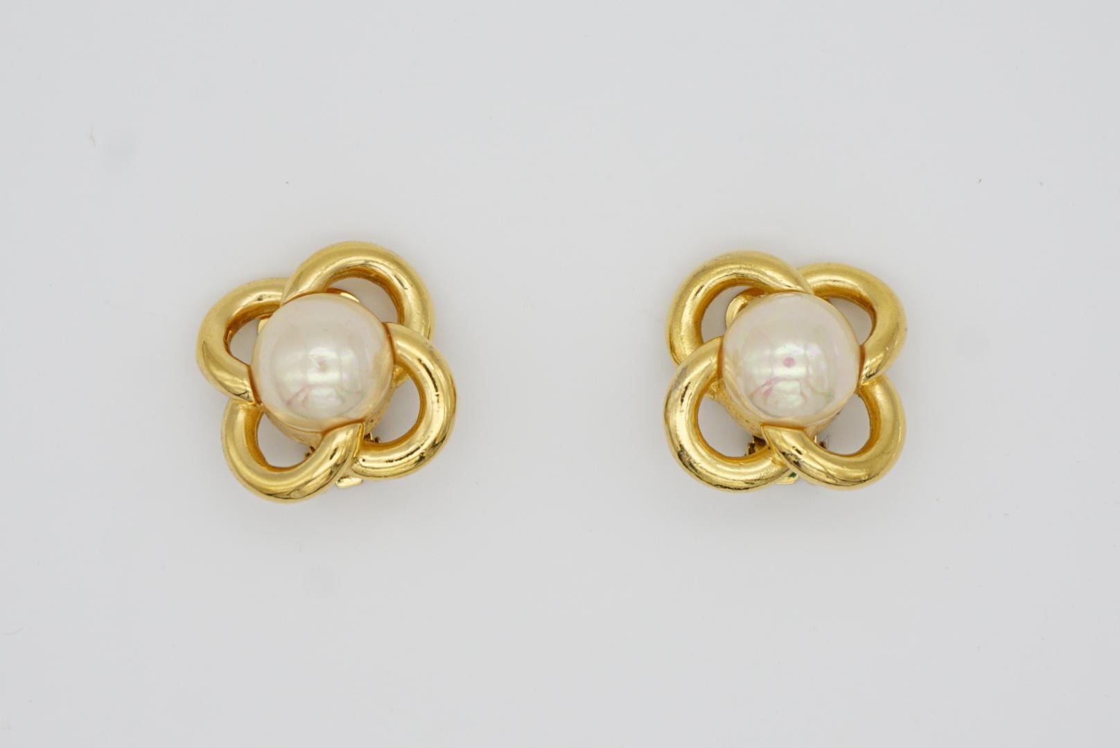Christian Dior Vintage 1980s Flower White Round Pearl Interlock Clip Earrings For Sale 2