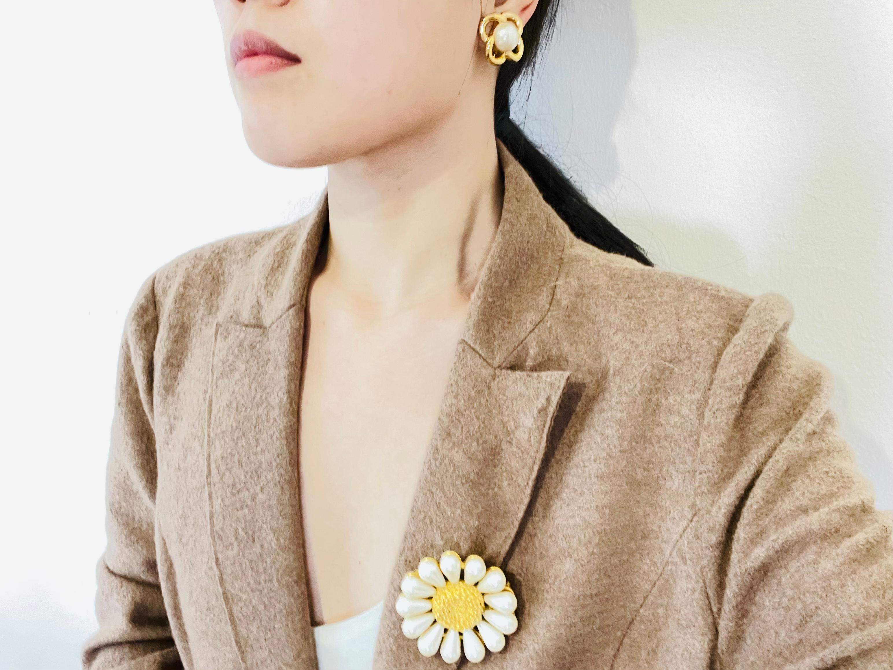 Christian Dior Vintage 1980s Flower White Round Pearl Interlock Clip Earrings For Sale 4