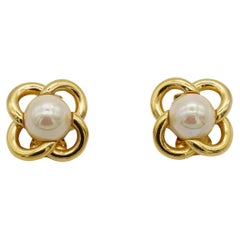 Christian Dior Retro 1980s Flower White Round Pearl Interlock Clip Earrings