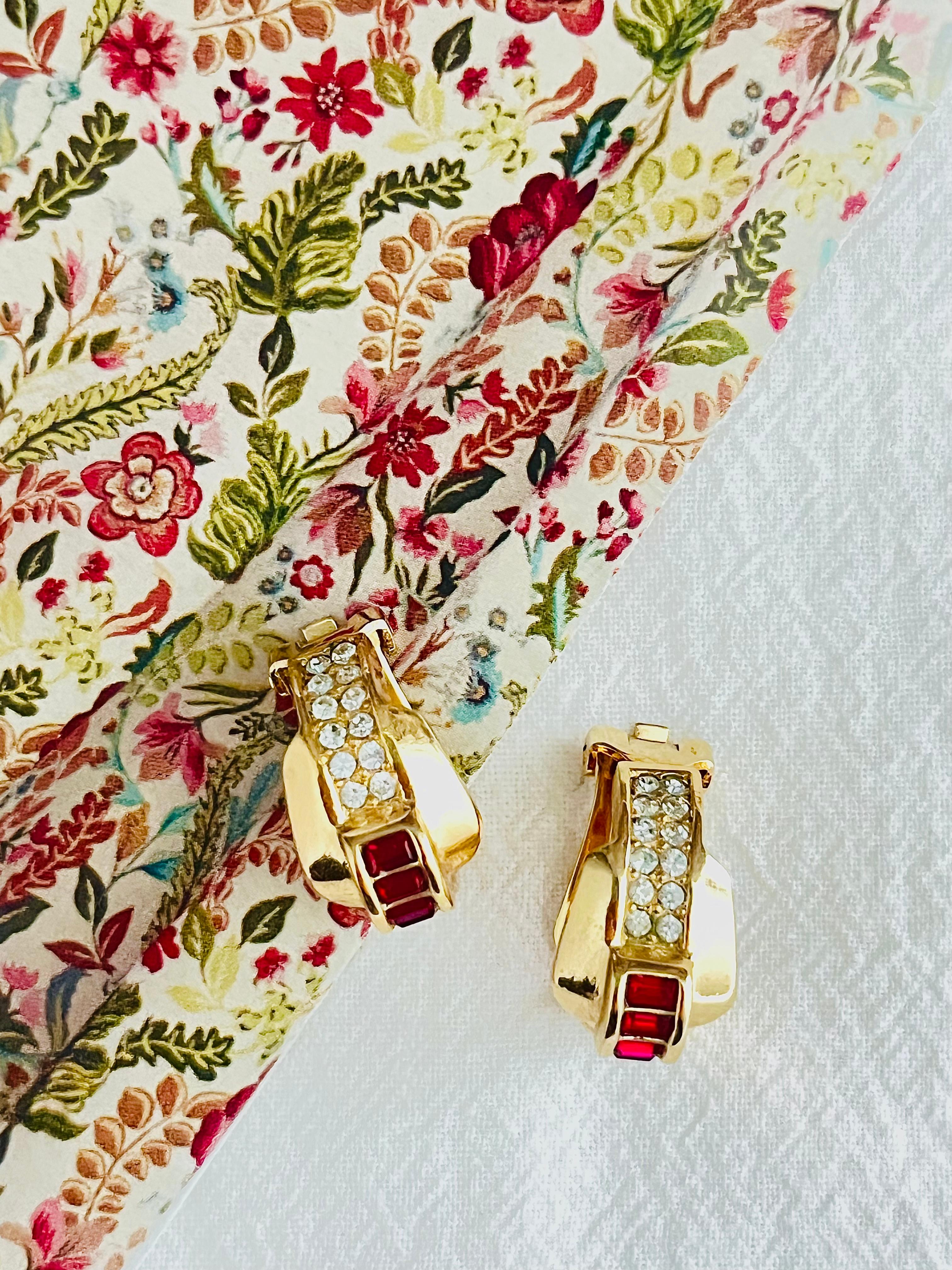 Christian Dior Vintage 1980s Four Ruby Crystals Half Hoop Dome Clip Earrings In Good Condition For Sale In Wokingham, England