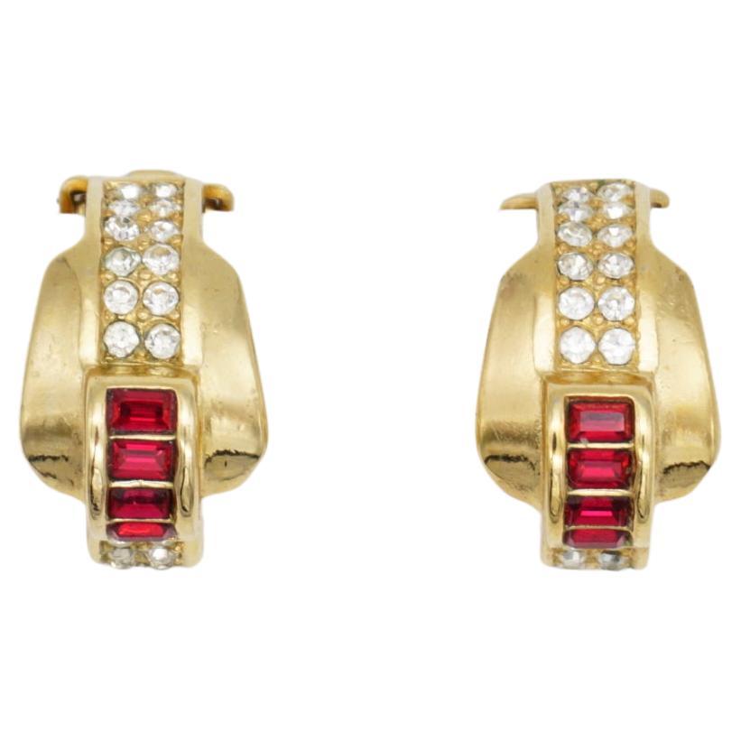 Christian Dior Vintage anni
80 Quattro Cristalli di Rubino Mezzo Cerchio Dome Clip Orecchini