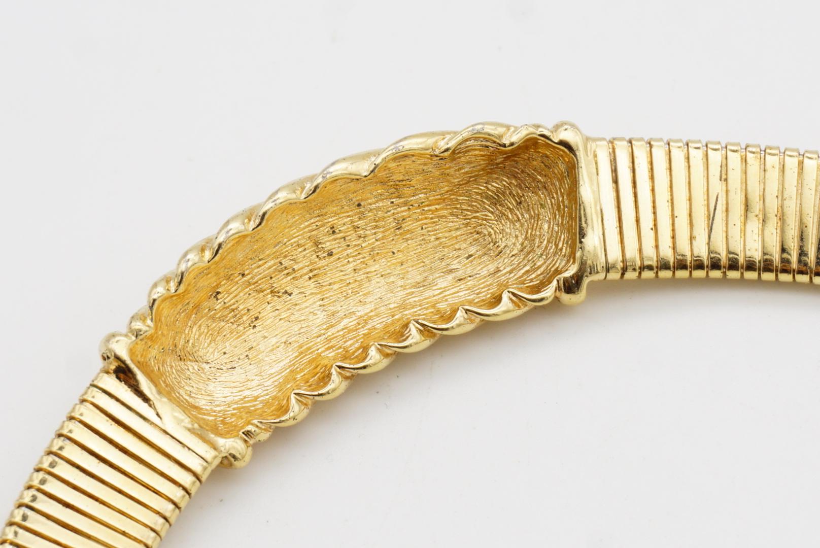 Christian Dior Vintage 1980s Geometric Ribbed Omega Snake Choker Gold Necklace For Sale 8