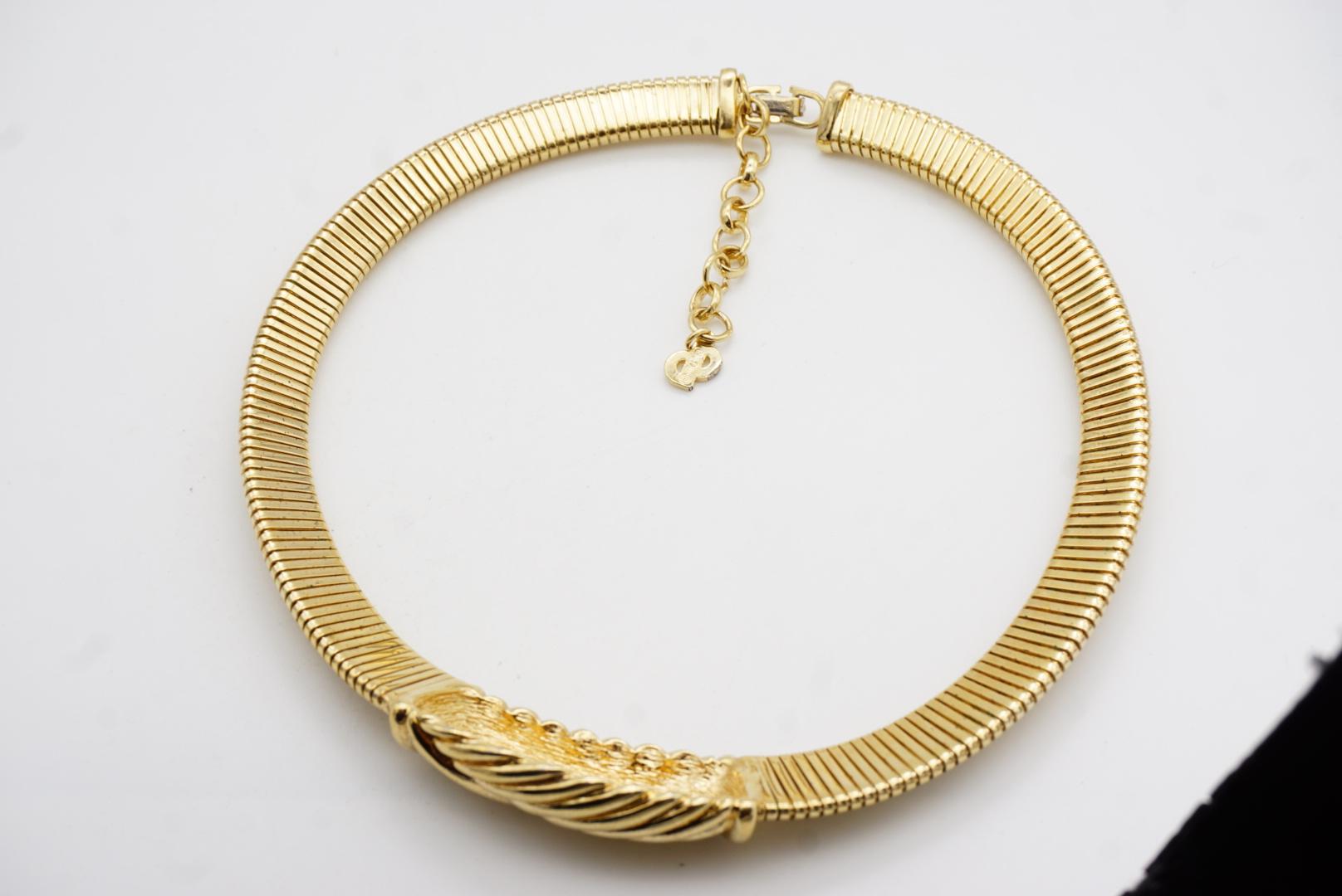 Christian Dior Vintage 1980s Geometric Ribbed Omega Snake Choker Gold Necklace For Sale 9