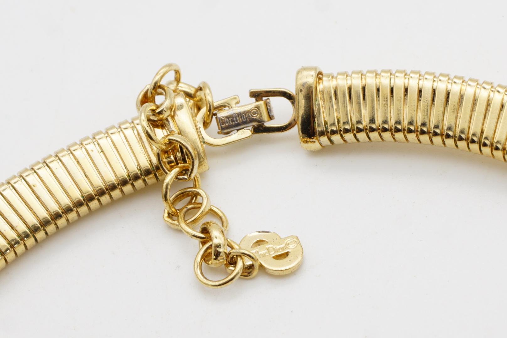 Christian Dior Vintage 1980s Geometric Ribbed Omega Snake Choker Gold Necklace For Sale 10