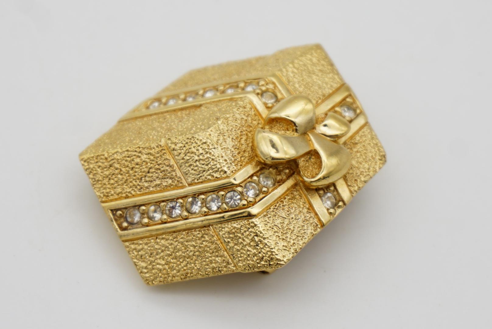 Christian Dior Broche en or vintage en forme de boîte avec ruban et cristaux, cadeau des années 1980  en vente 3