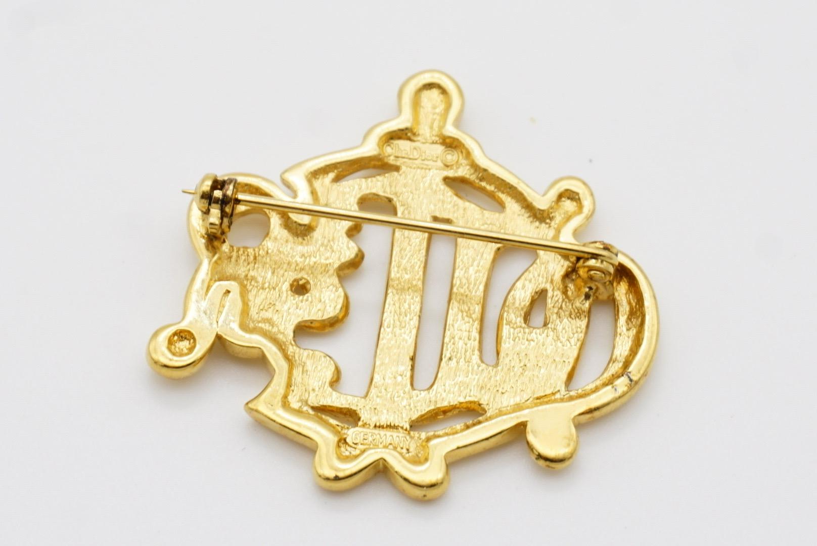 Christian Dior Vintage 1980s Glow Logo Monogram interlocked Letters Gold Brooch For Sale 10