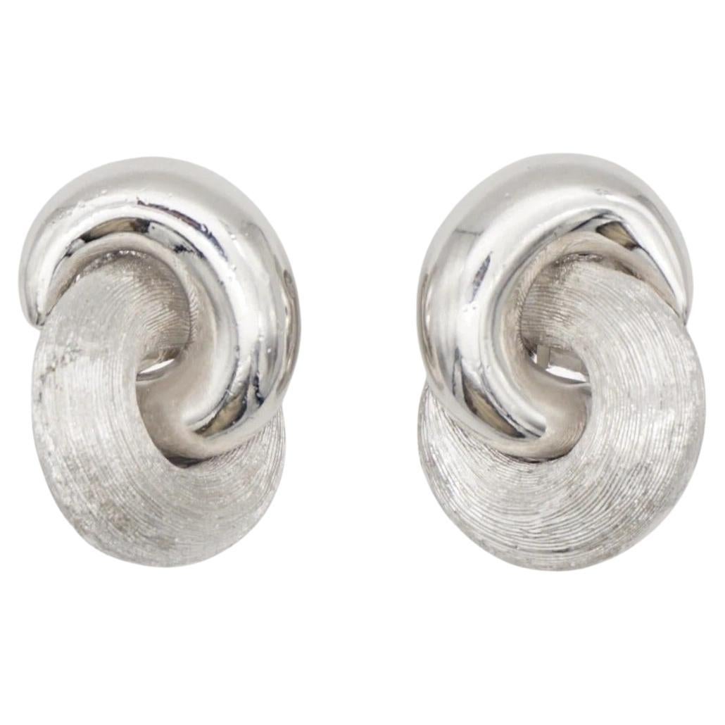 Christian Dior Vintage Años 80 Brillo Mate Nudo Entrelazado Pendientes de clip de plata en venta