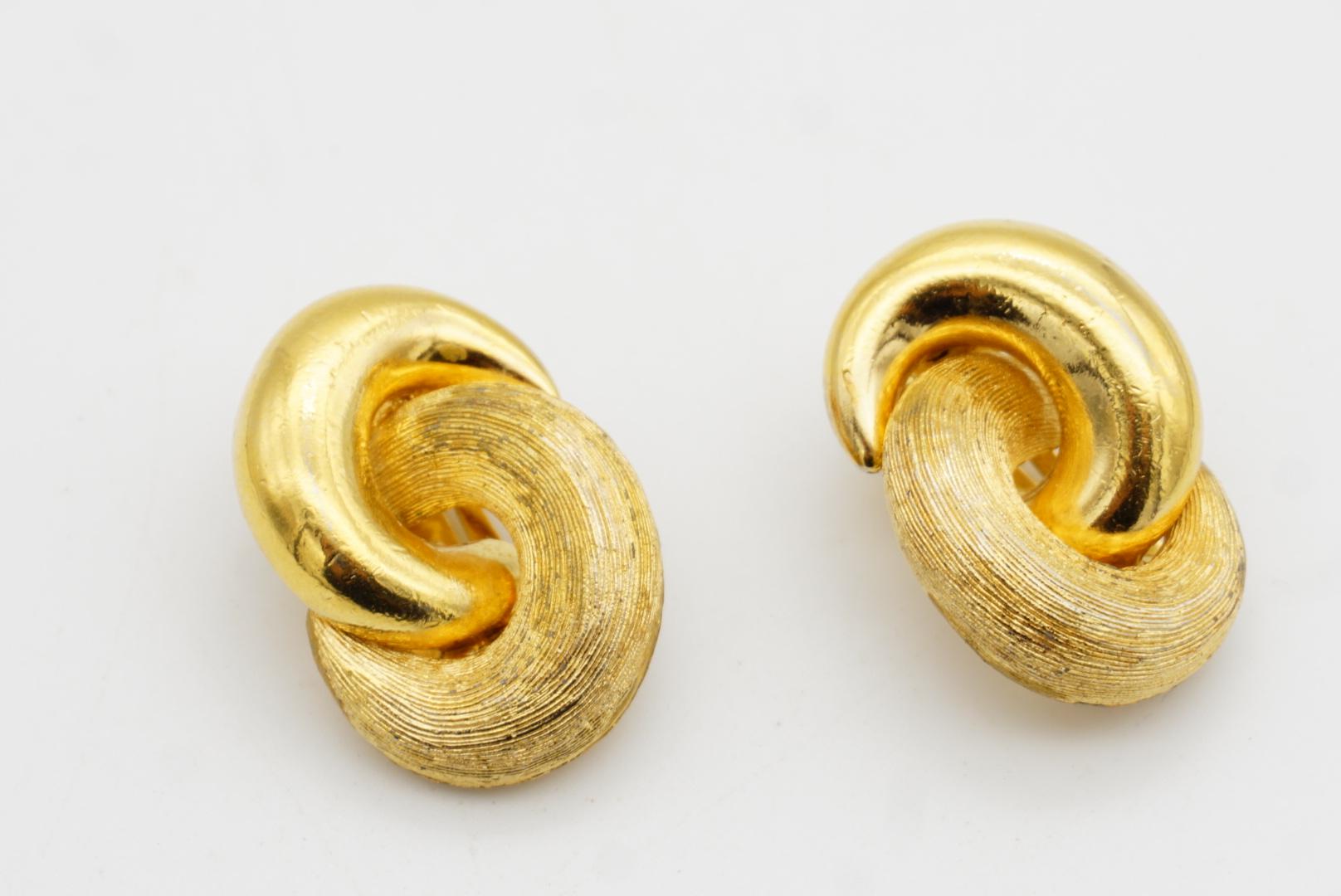 Christian Dior Vintage 1980s Glow Matte Interlocked Knot Twist Chunky Earrings For Sale 5