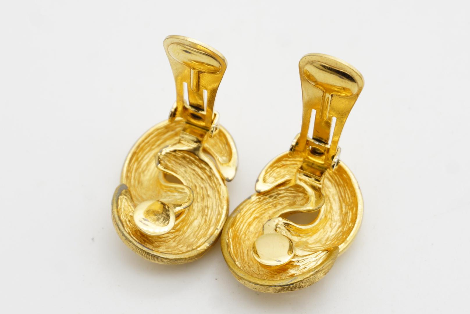 Christian Dior Vintage 1980s Glow Matte Interlocked Knot Twist Chunky Earrings For Sale 8
