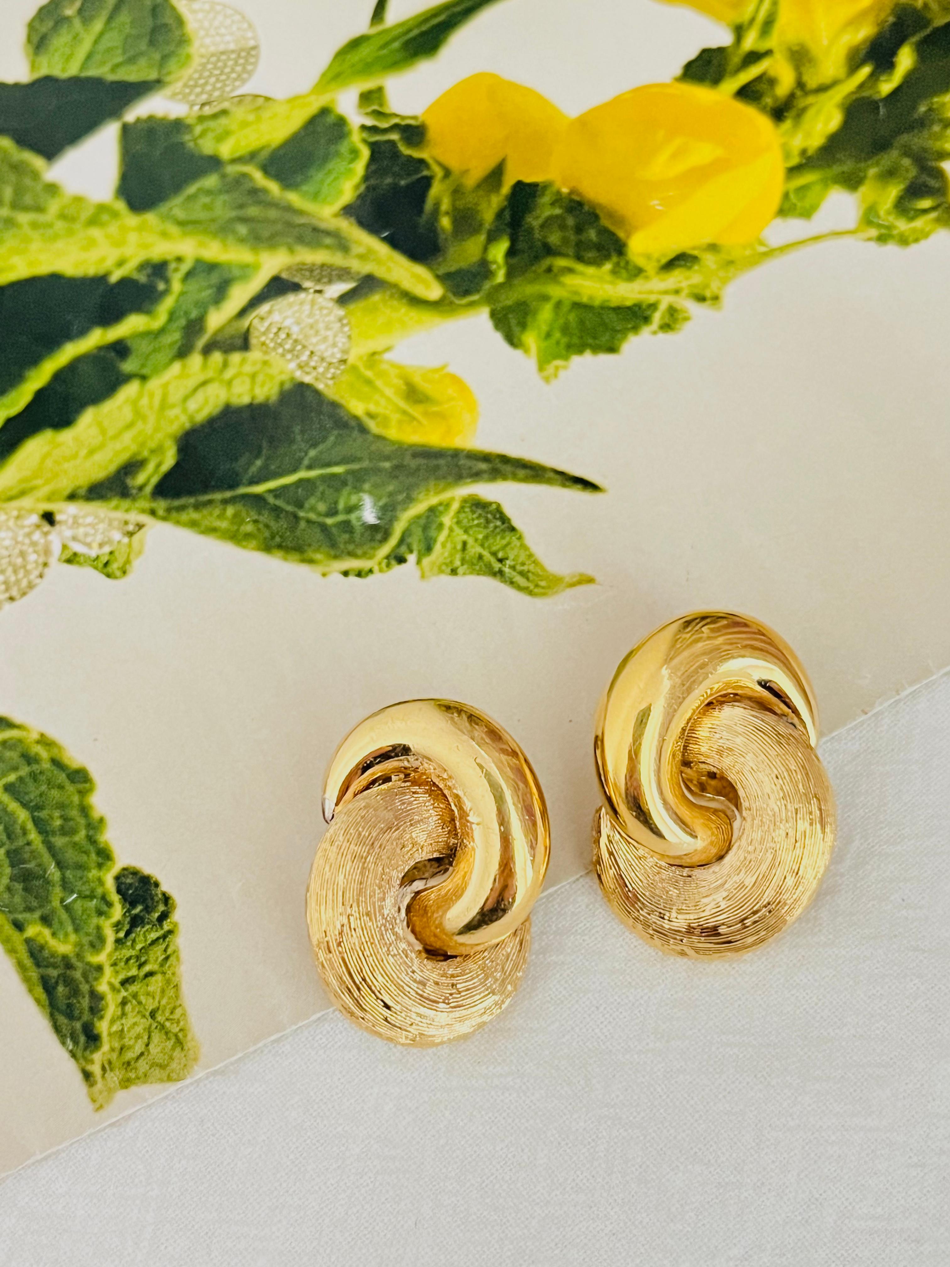 Art Deco Christian Dior Vintage 1980s Glow Matte Interlocked Knot Twist Chunky Earrings For Sale