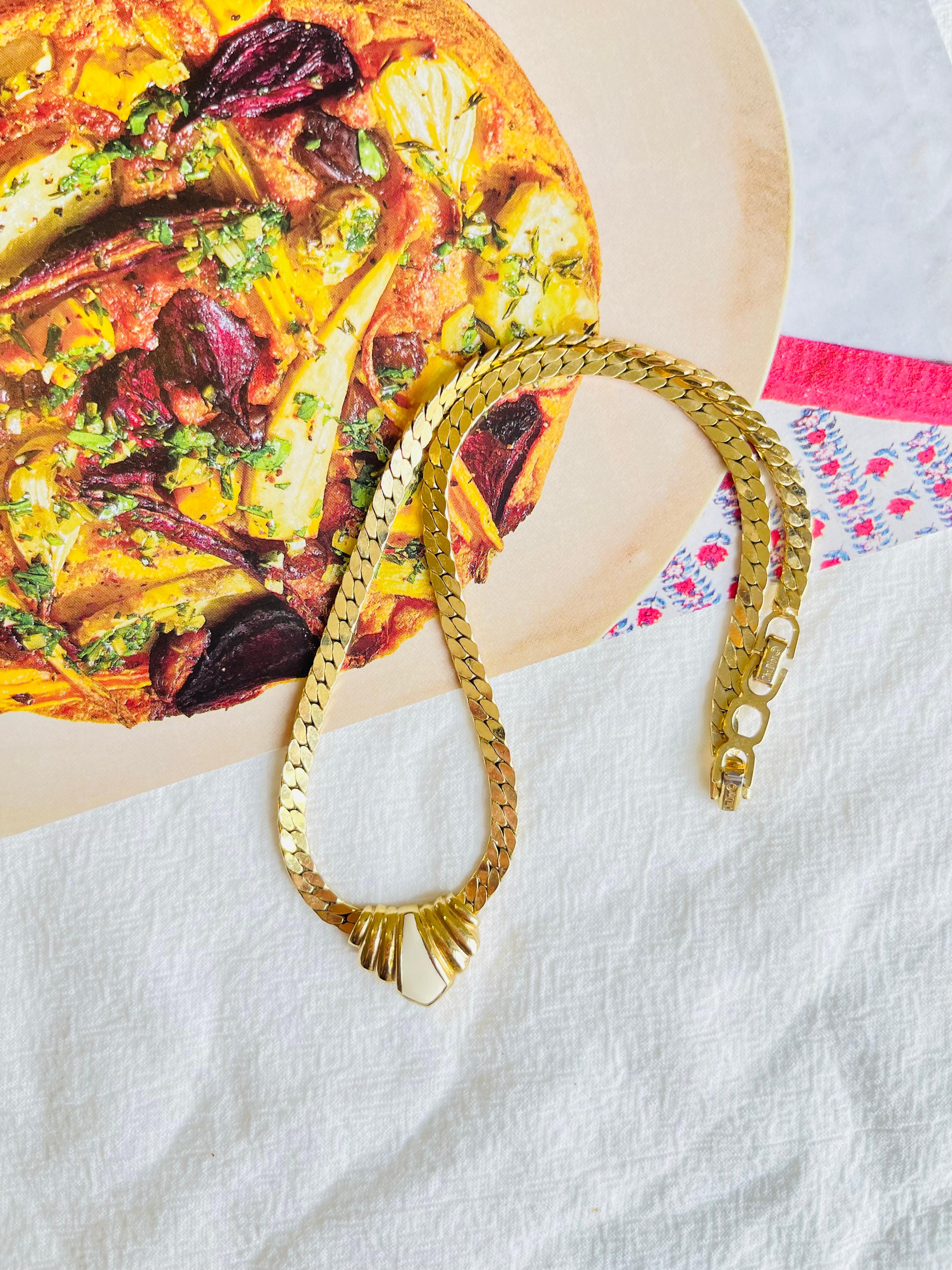 Christian Dior Vintage 1980s Gold Triangle Swirl Cream Enamel Pendant Necklace In Good Condition For Sale In Wokingham, England