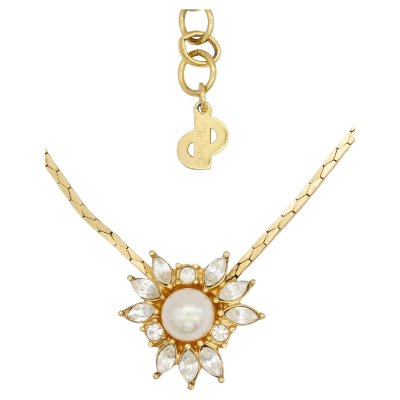 Christian Dior Vintage 1980s Gold Pearl White Crystals Flower Sunburst Necklace en vente