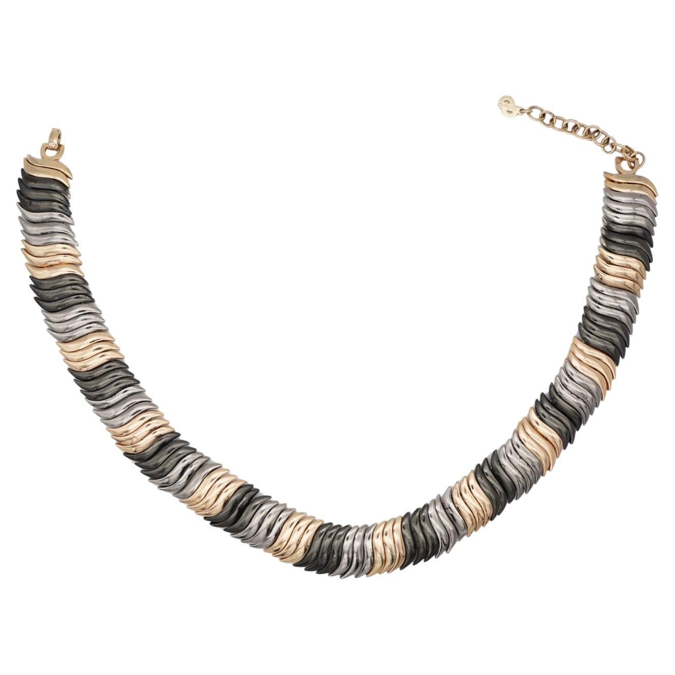 Christian Dior Vintage 1980s Unisex Grau Schwarz Rose Gold Snake Omega Chunky Erklärung Choker Kragen Modernist Halskette

Sehr guter Zustand. 100% echt. Sehr leichte Kratzer oder Farbverluste, kaum wahrnehmbar.

Gezeichnet 'Chr.Dior (C)'. Selten zu