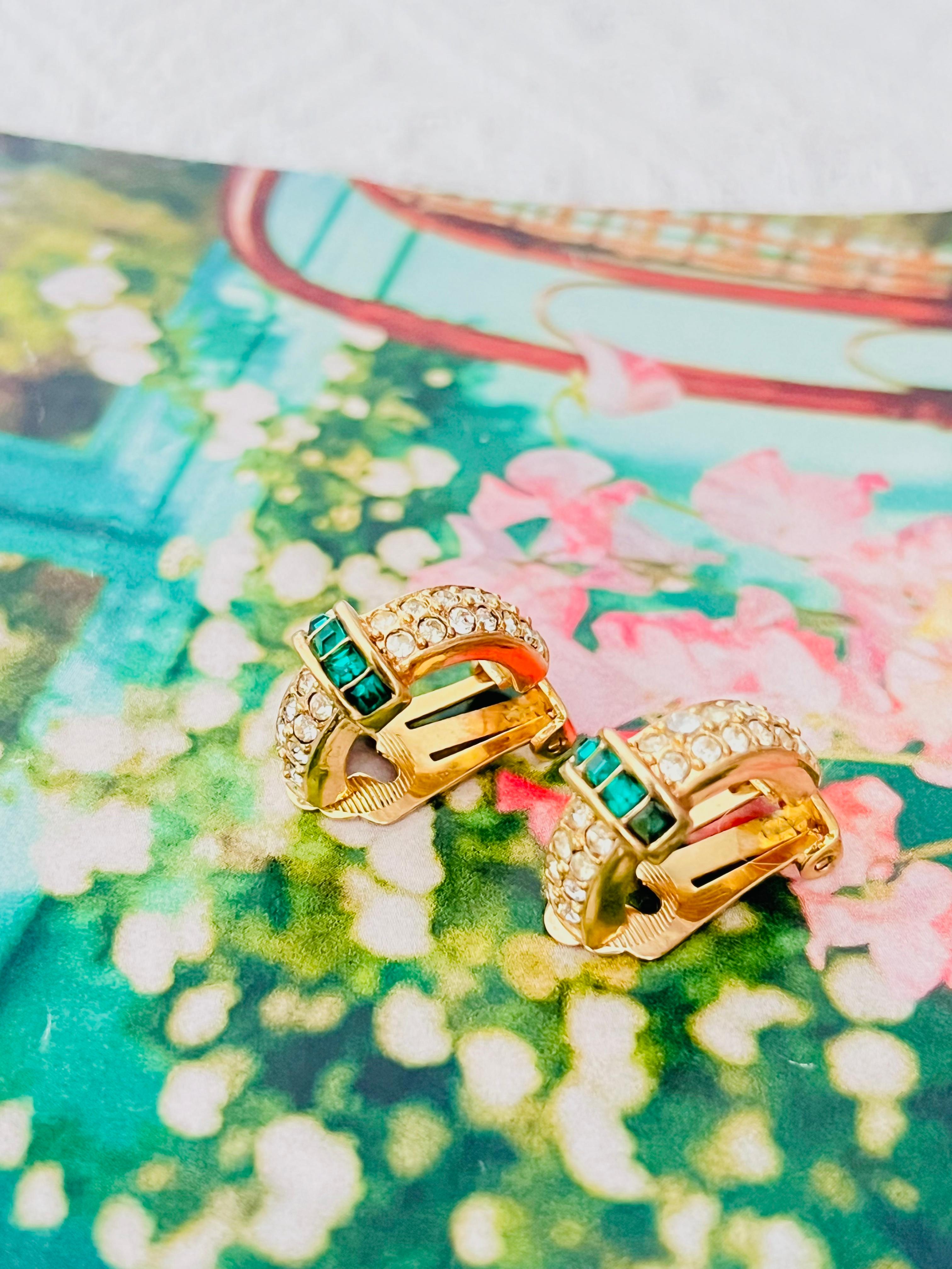 Christian Dior Vintage 1980s Gripoix Double Crystals Emerald Green Rectangle Dome Half Hoop Elegant Modernist Clip Earrings, Gold Tone

Very good condition. Not any stones lost. Light scratches or colour loss, barely noticeable. 100% Genuine.

A