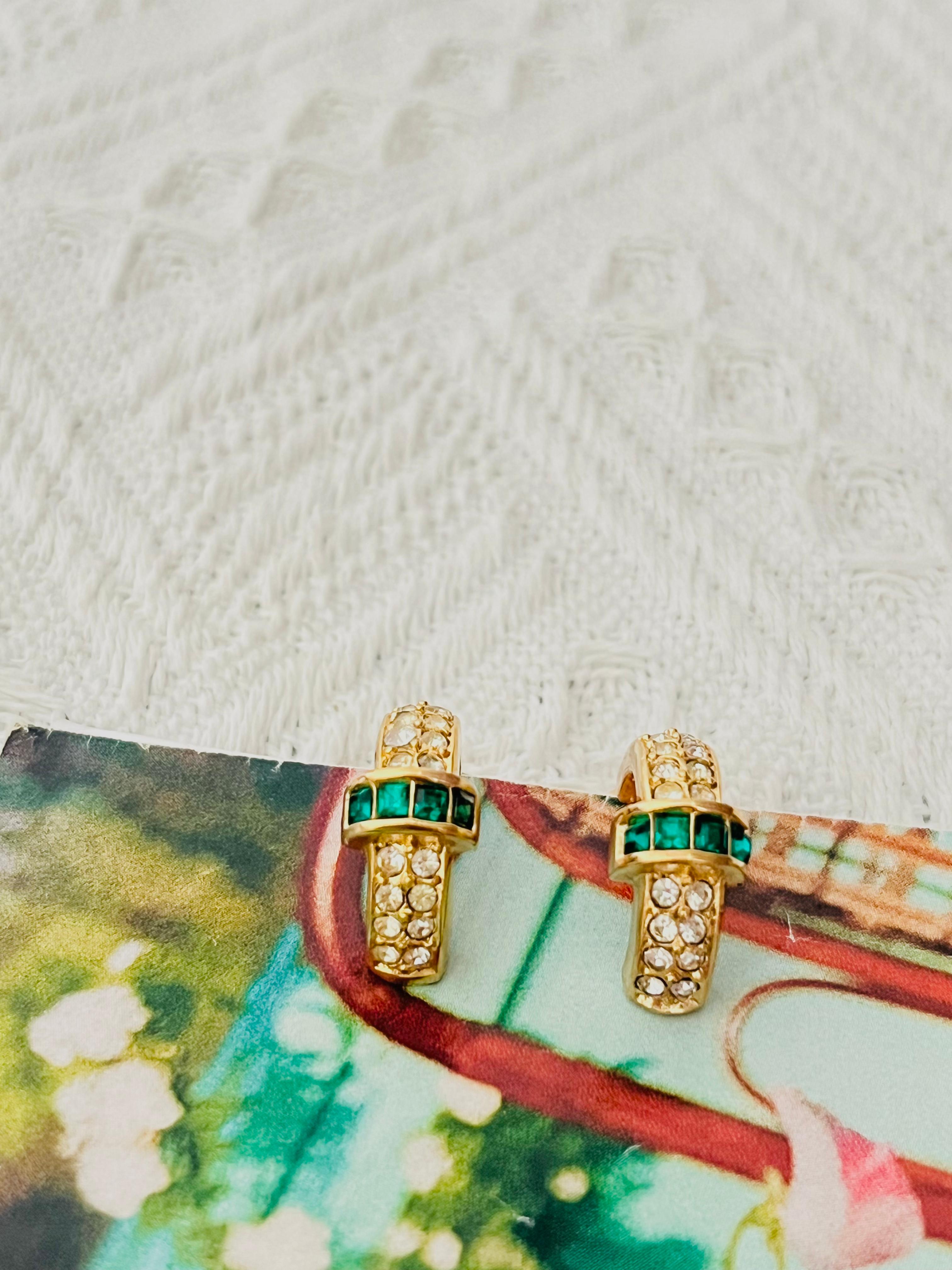 Art Deco Christian Dior Vintage 1980s Gripoix Crystals Emerald Dome Hoop Clip Earrings For Sale