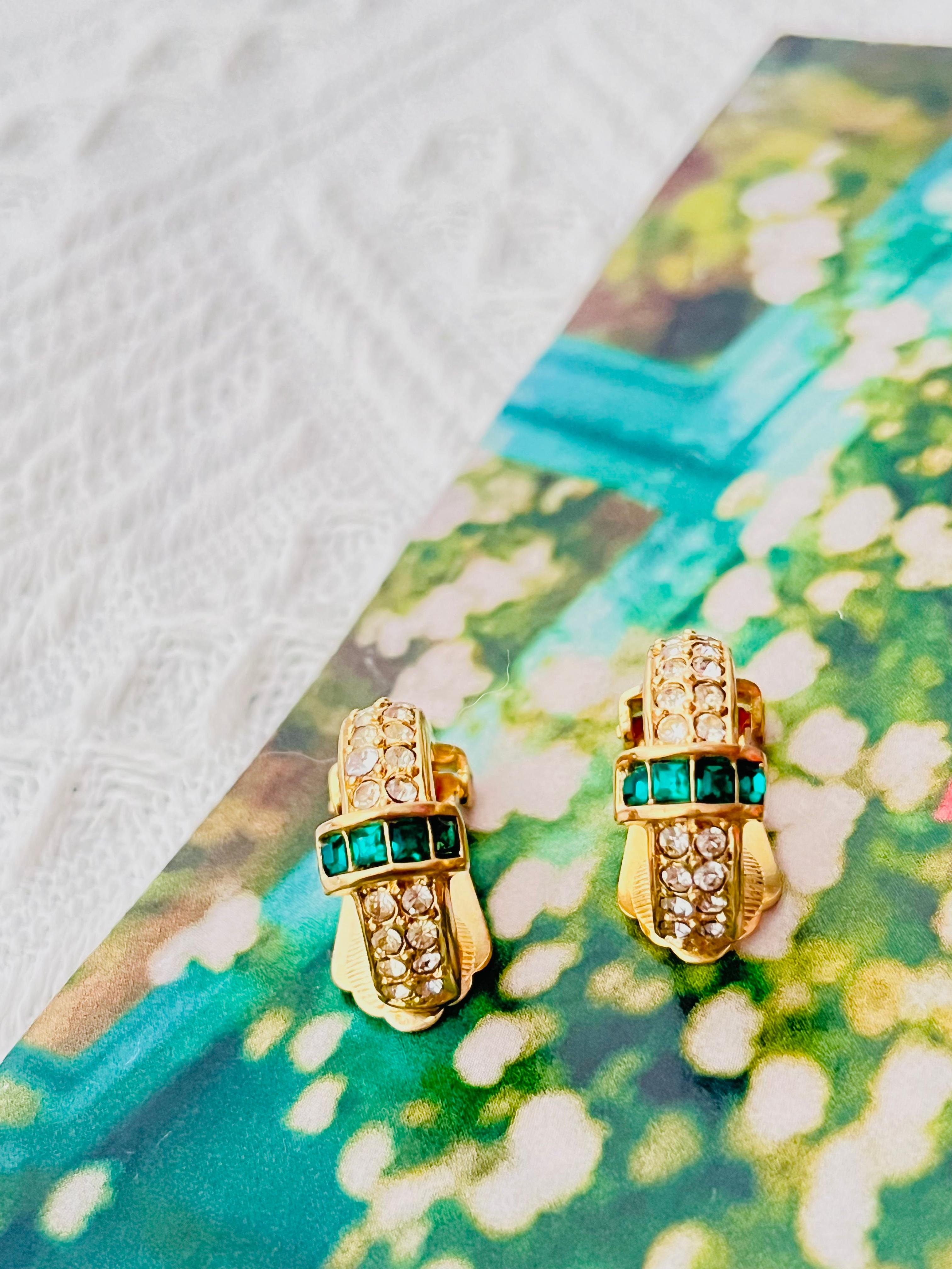 Christian Dior Vintage 1980s Gripoix Crystals Emerald Dome Hoop Clip Earrings In Good Condition For Sale In Wokingham, England