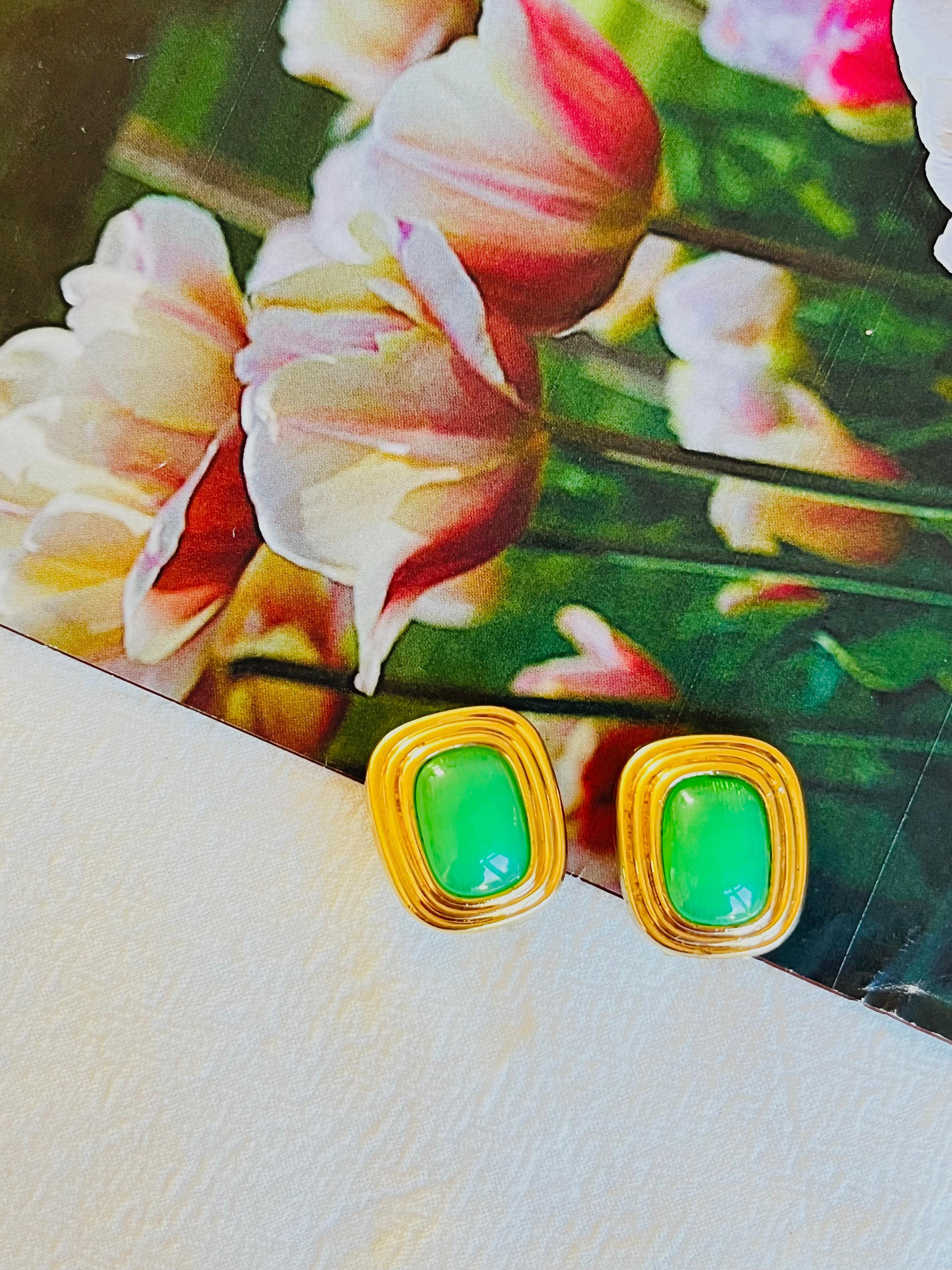 Christian Dior Vintage 1980s Gripoix Emerald Cabochon Rectangle Clip Earrings In Good Condition In Wokingham, England
