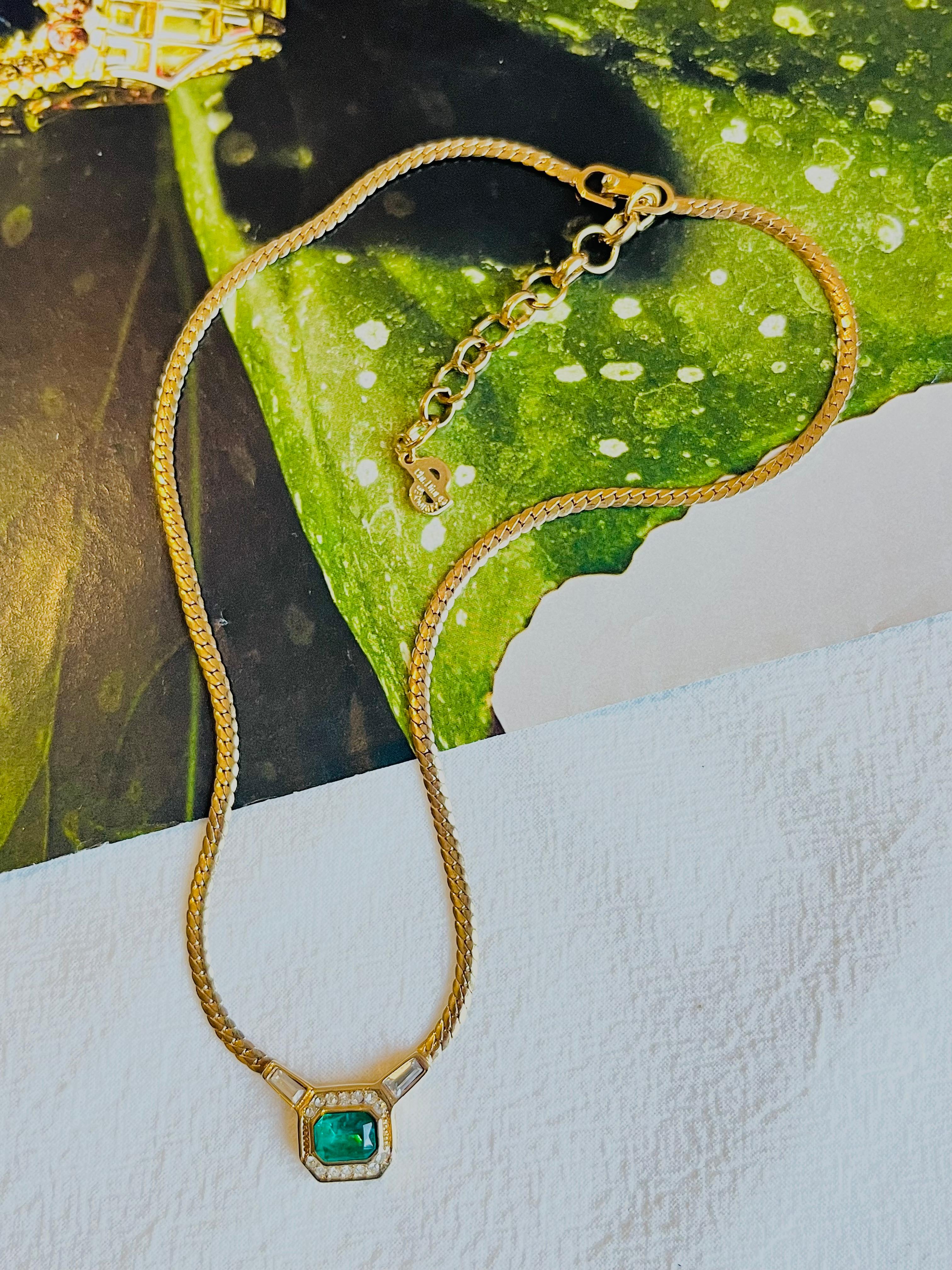 Christian Dior Vintage 1980s Gripoix Emerald Crystals Octagon Pendant Necklace In Excellent Condition In Wokingham, England