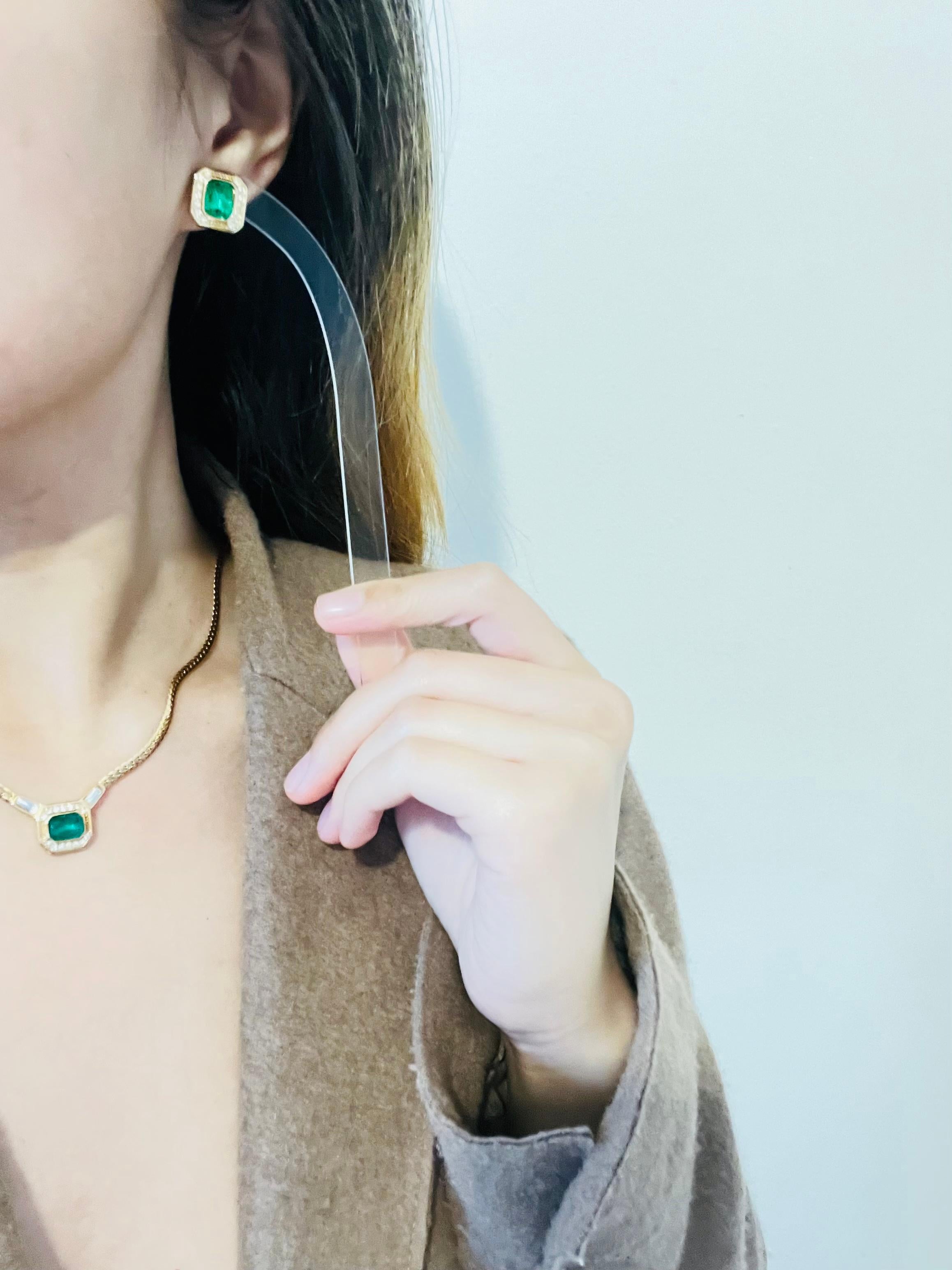Christian Dior Vintage 1980s Gripoix Emerald Crystals Octagon Pendant Necklace 2
