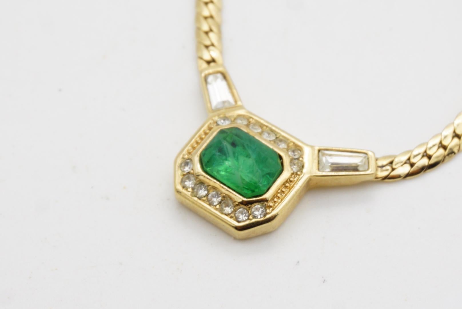 Christian Dior Vintage 1980s Gripoix Emerald Crystals Octagon Pendant Necklace For Sale 3