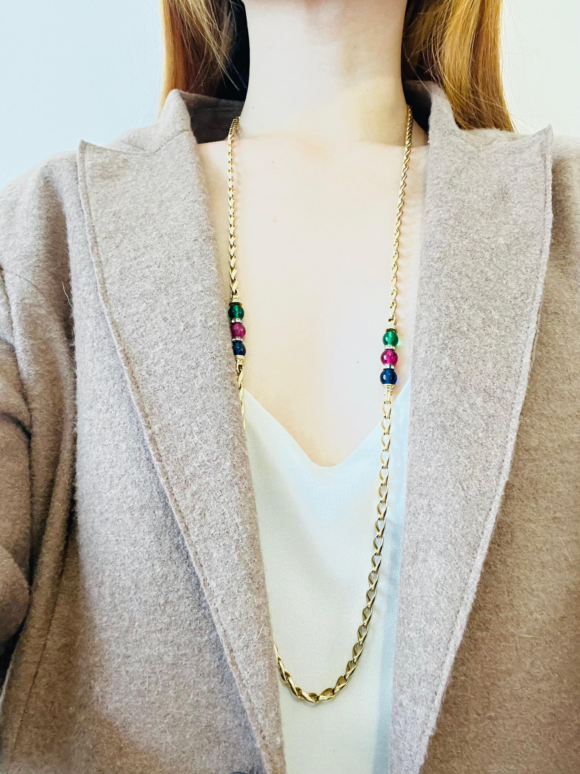 Christian Dior Collier long vintage Gripoix à boules et cristaux rouge, vert et bleu marine, années 1980 1