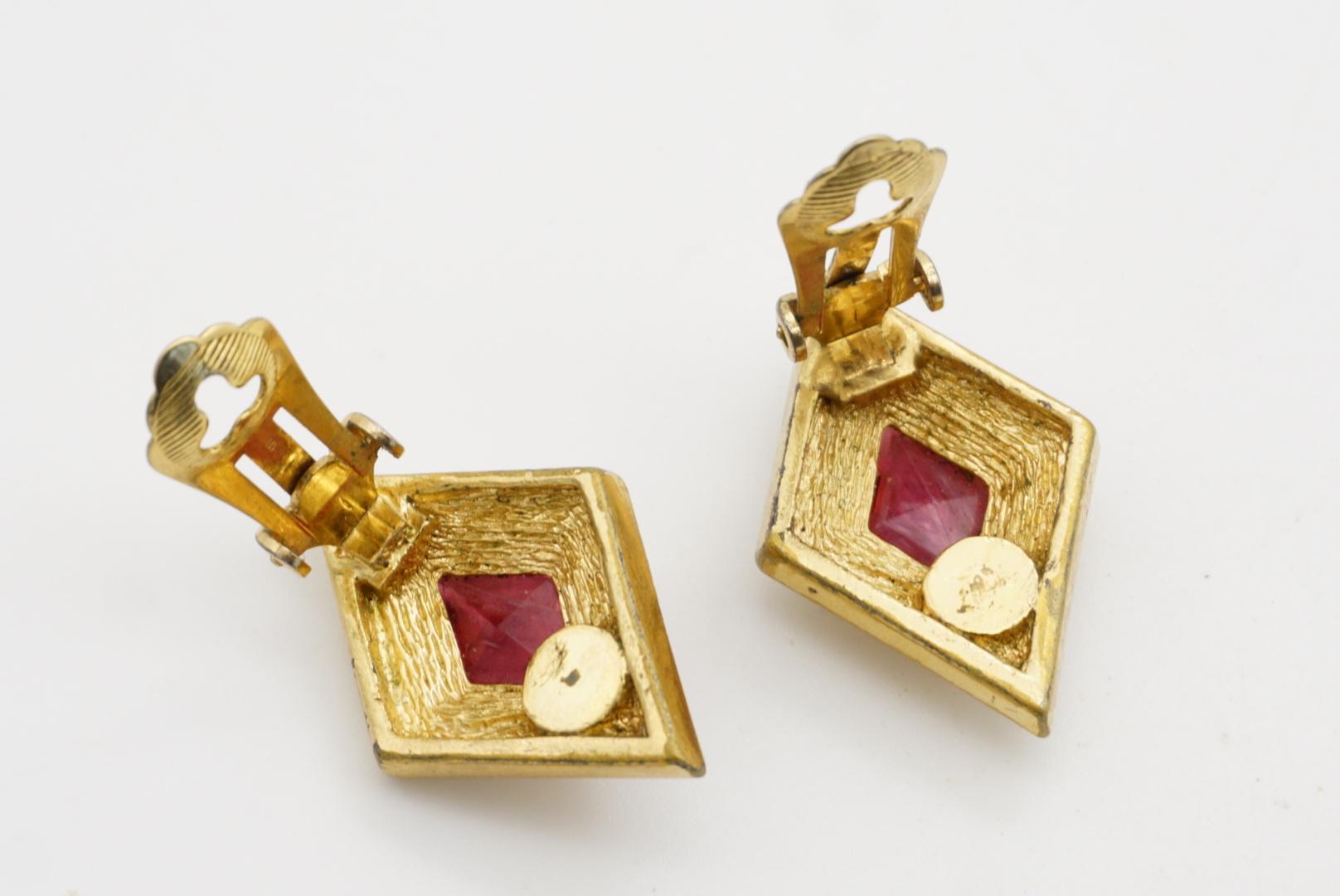 Christian Dior Vintage 1980er Gripoix Rubinrote Kristalle Trapezförmige Clip-Ohrringe im Angebot 11