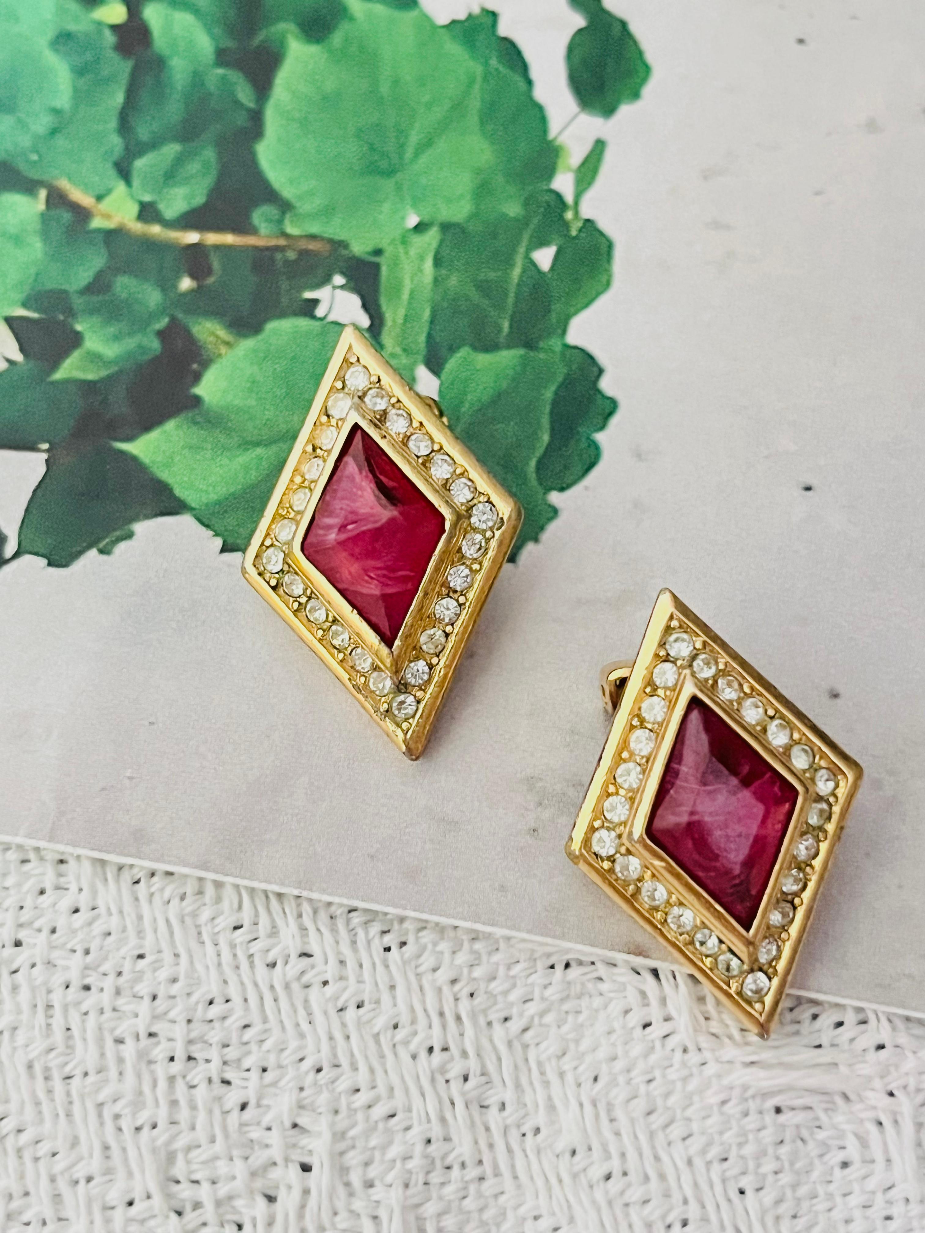 Christian Dior Vintage 1980er Gripoix Rubinrote Kristalle Trapezförmige Clip-Ohrringe (Art déco) im Angebot