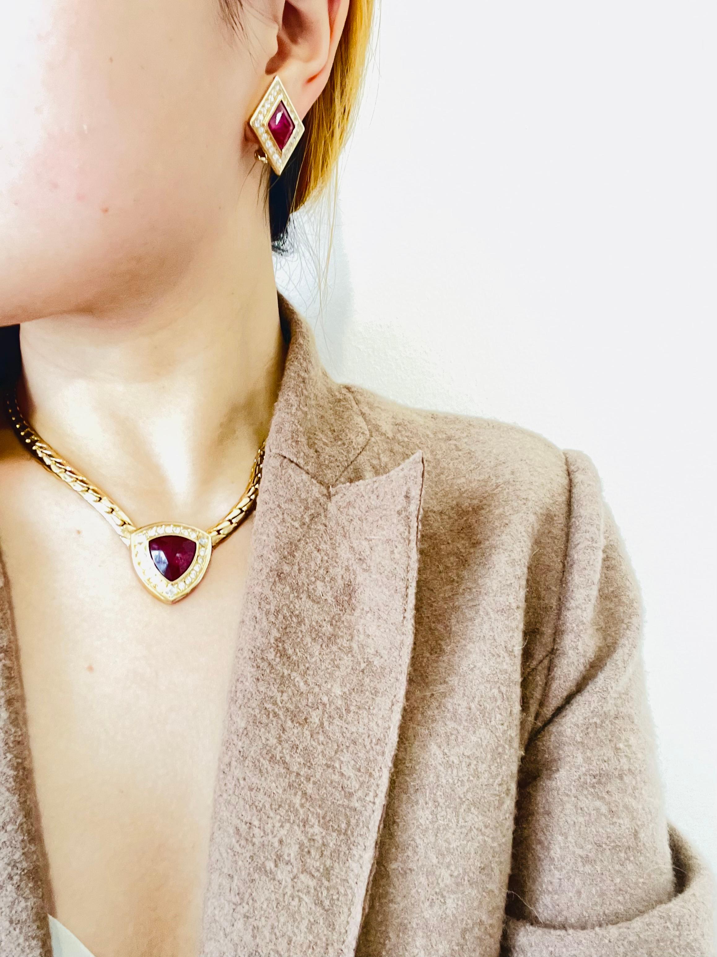 Christian Dior Vintage 1980er Gripoix Rubinrote Kristalle Trapezförmige Clip-Ohrringe im Angebot 3