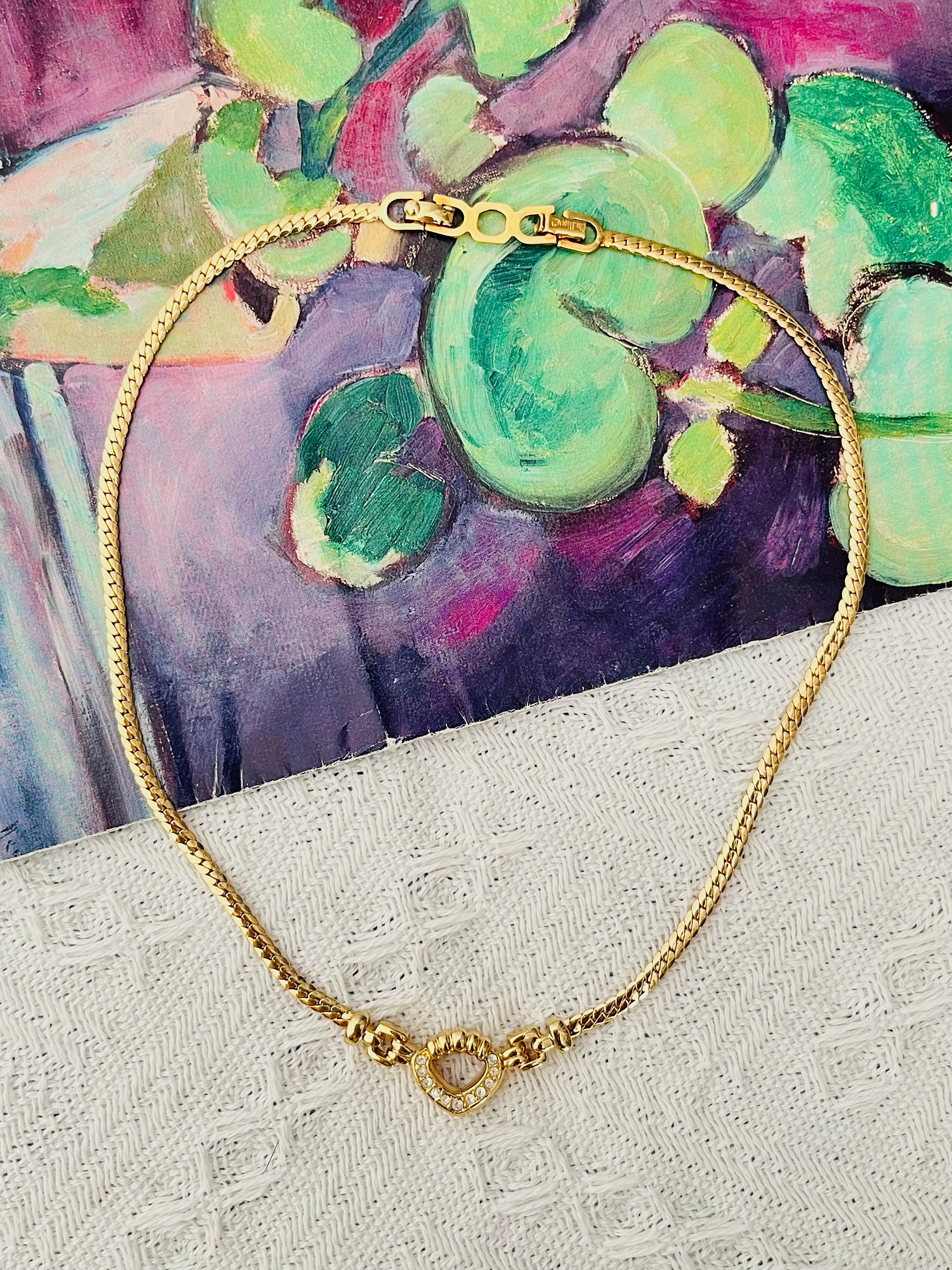 Christian Dior Vintage 1980 Heart Triangle Crystals Linked Interlocked Hoop Pendentif Elegant Modernist Necklace, Gold Tone

Très bon état. Très légères rayures ou pertes de couleur, à peine perceptibles. Aucune pierre n'a été perdue. 100%