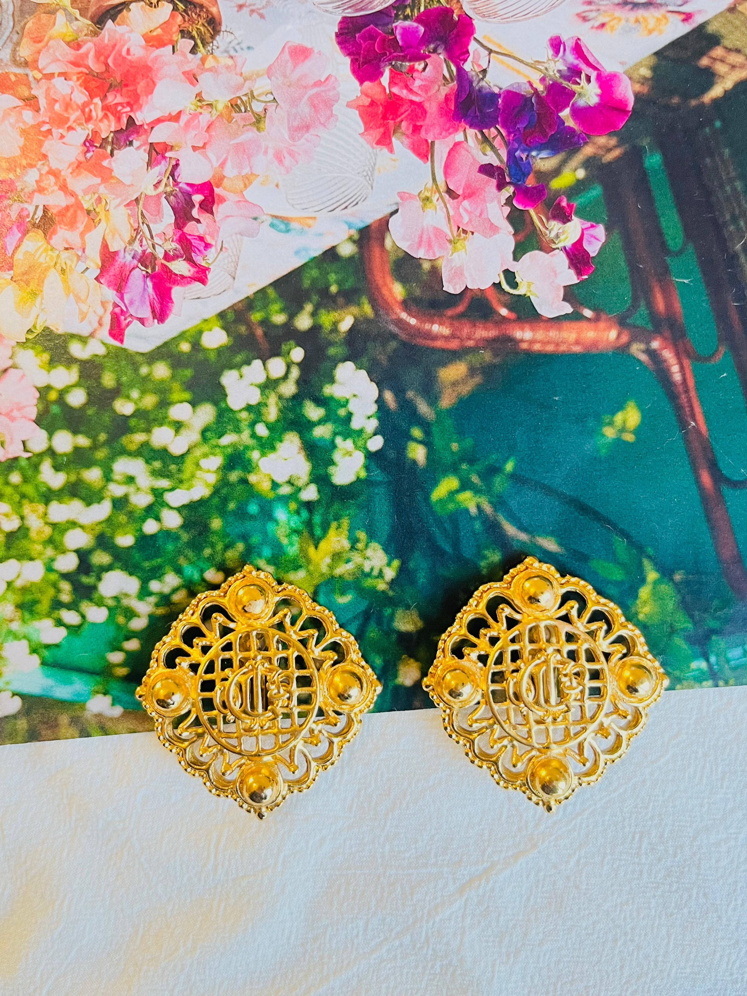 Christian Dior 1980s Vintage Large Monogram Insignia Crest Openwork Earrings In Excellent Condition For Sale In Wokingham, England