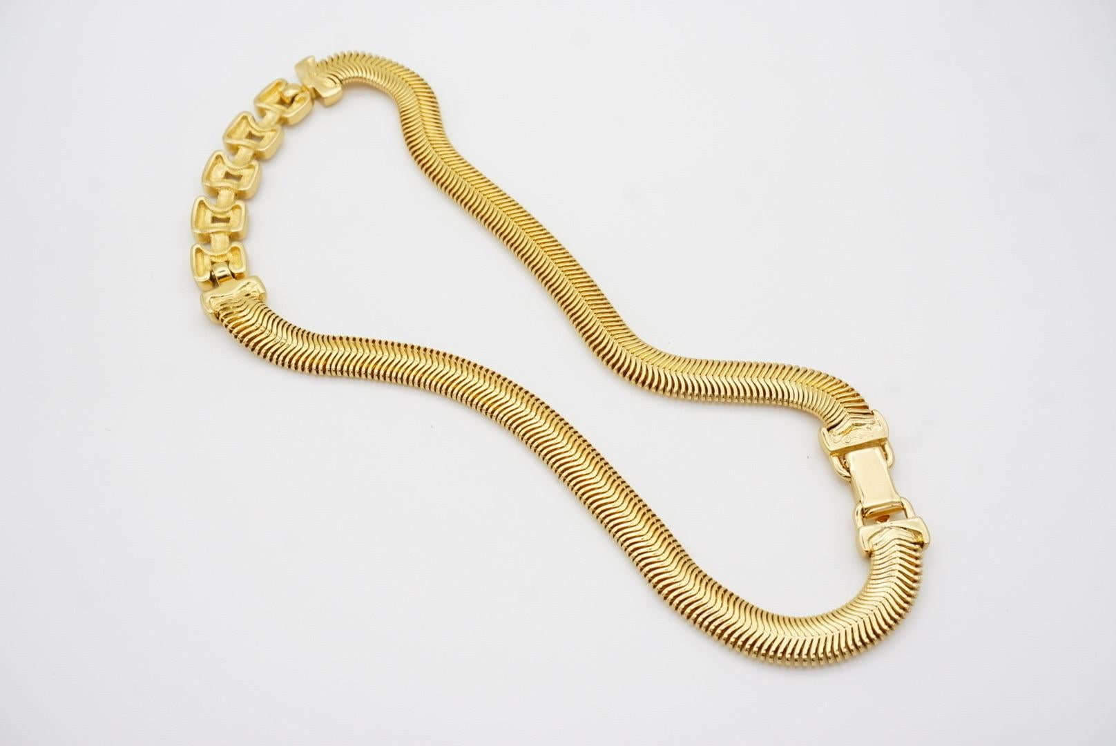 Christian Dior Vintage 1980s Interlinked Crystals Bib Omega Snake Link Necklace For Sale 5