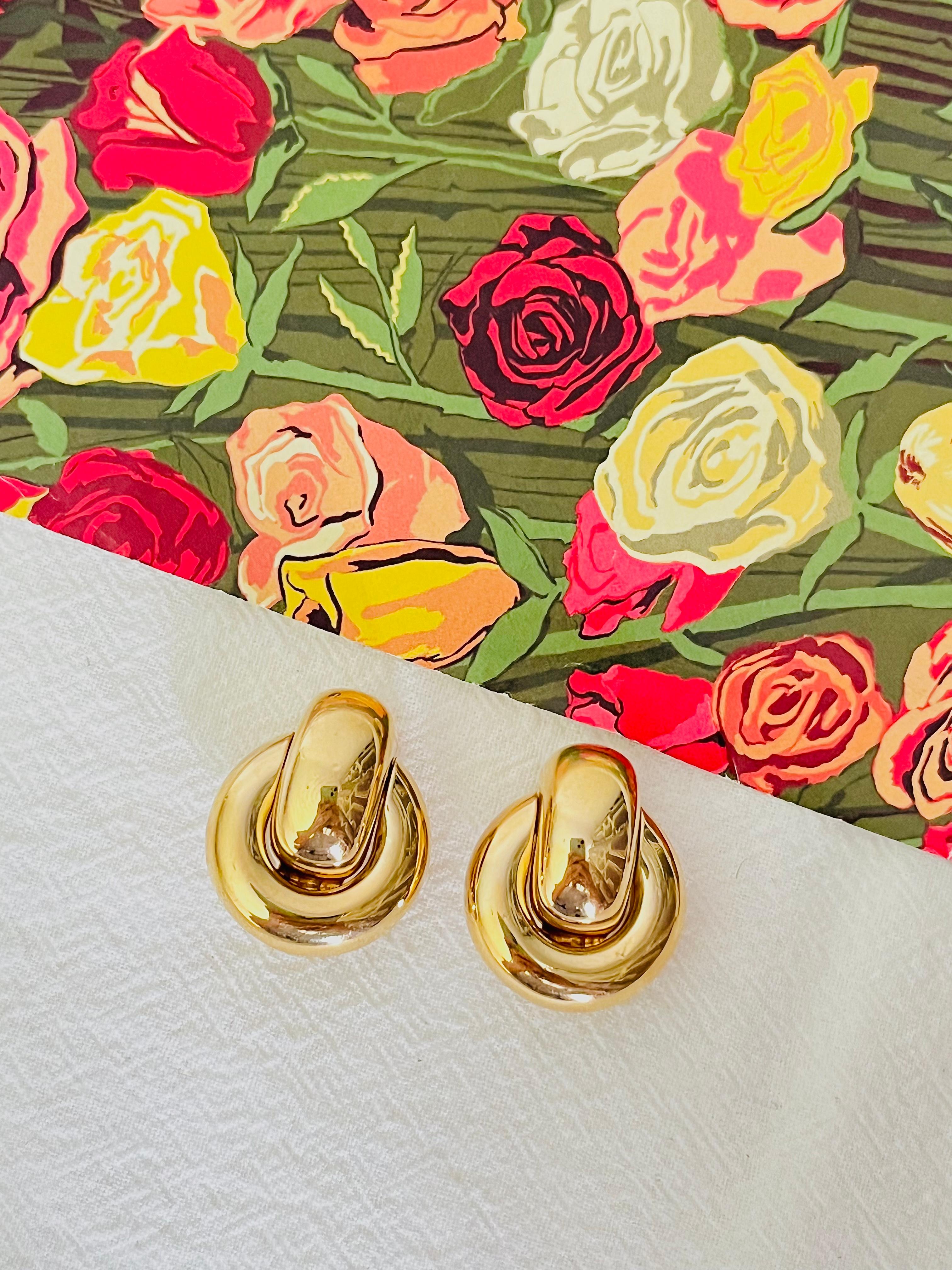 Christian Dior Vintage 1980s Interlock Glow Circle Knot Hoop Loop Clip Earrings In Good Condition For Sale In Wokingham, England