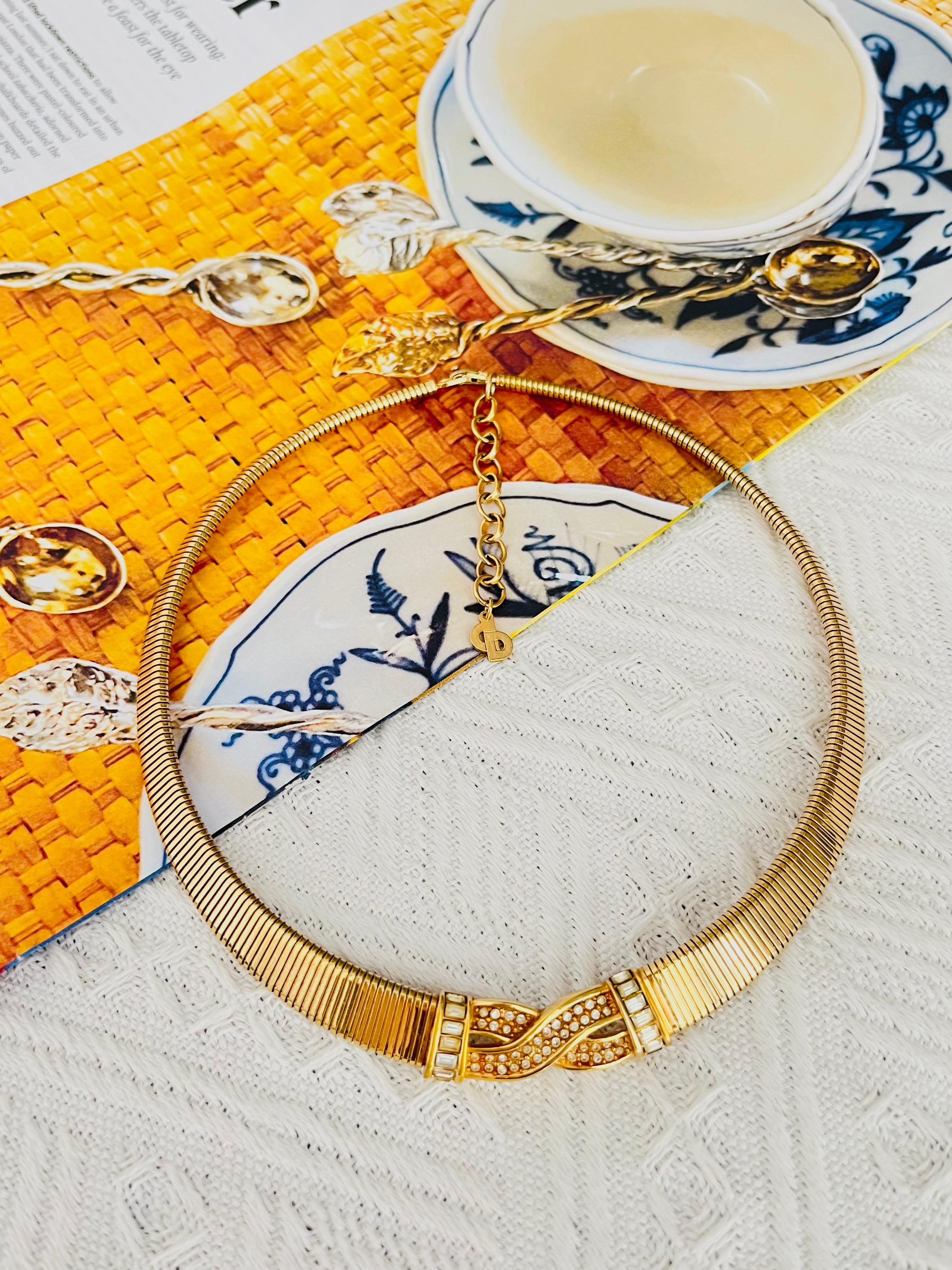 Christian Dior Vintage 1980s Unisex Interlocked Cross X Circle Rectangle Crystals Pendant Adjustable Omega Collar Choker Necklace, Gold Plated

Very good condition. Light scratches or colour loss, barely noticeable. Marked 'Chr.Dior (C) '. 100%