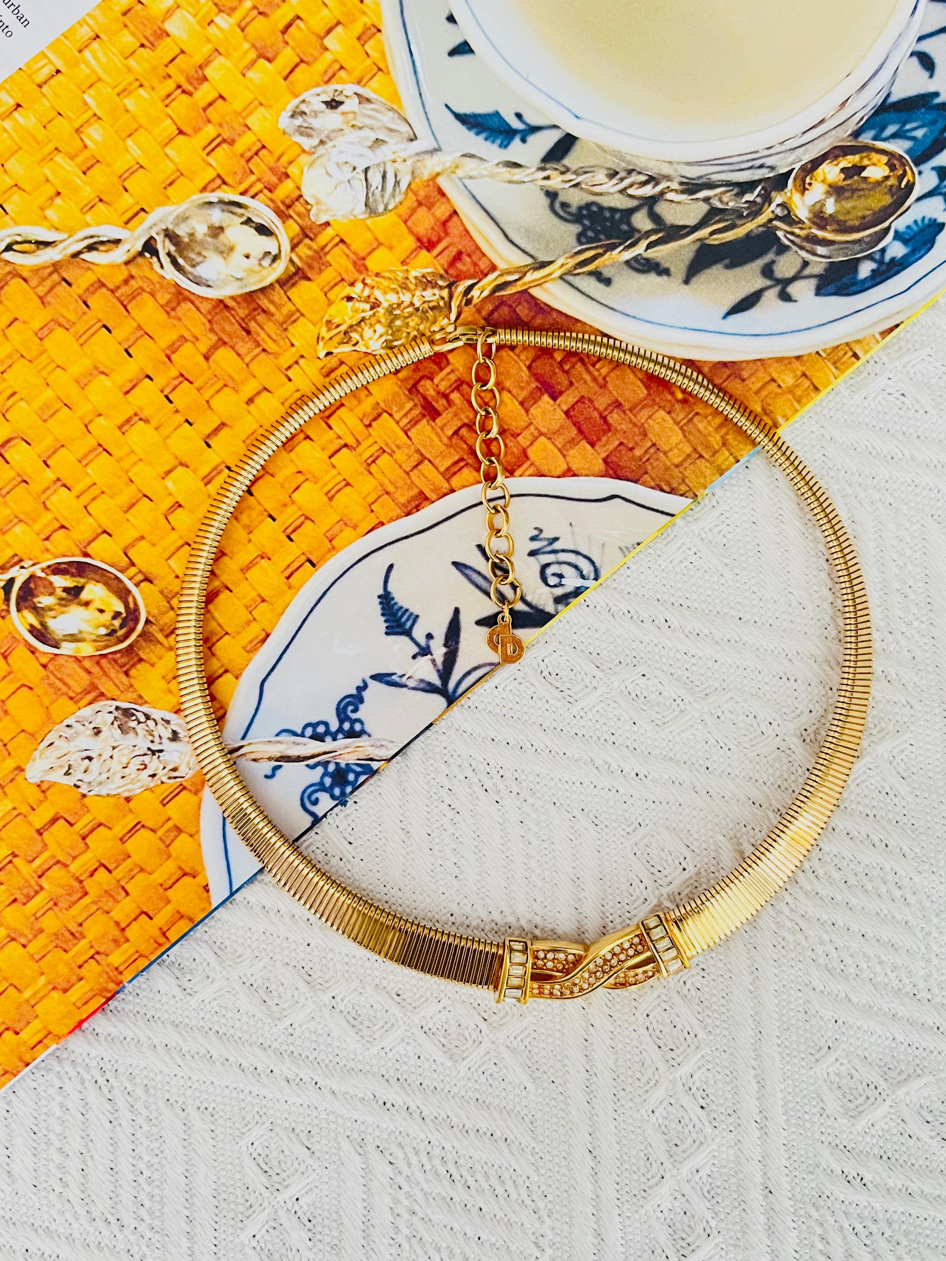 Christian Dior Vintage 1980s Interlocked Cross Crystals Omega Collar Necklace In Good Condition For Sale In Wokingham, England