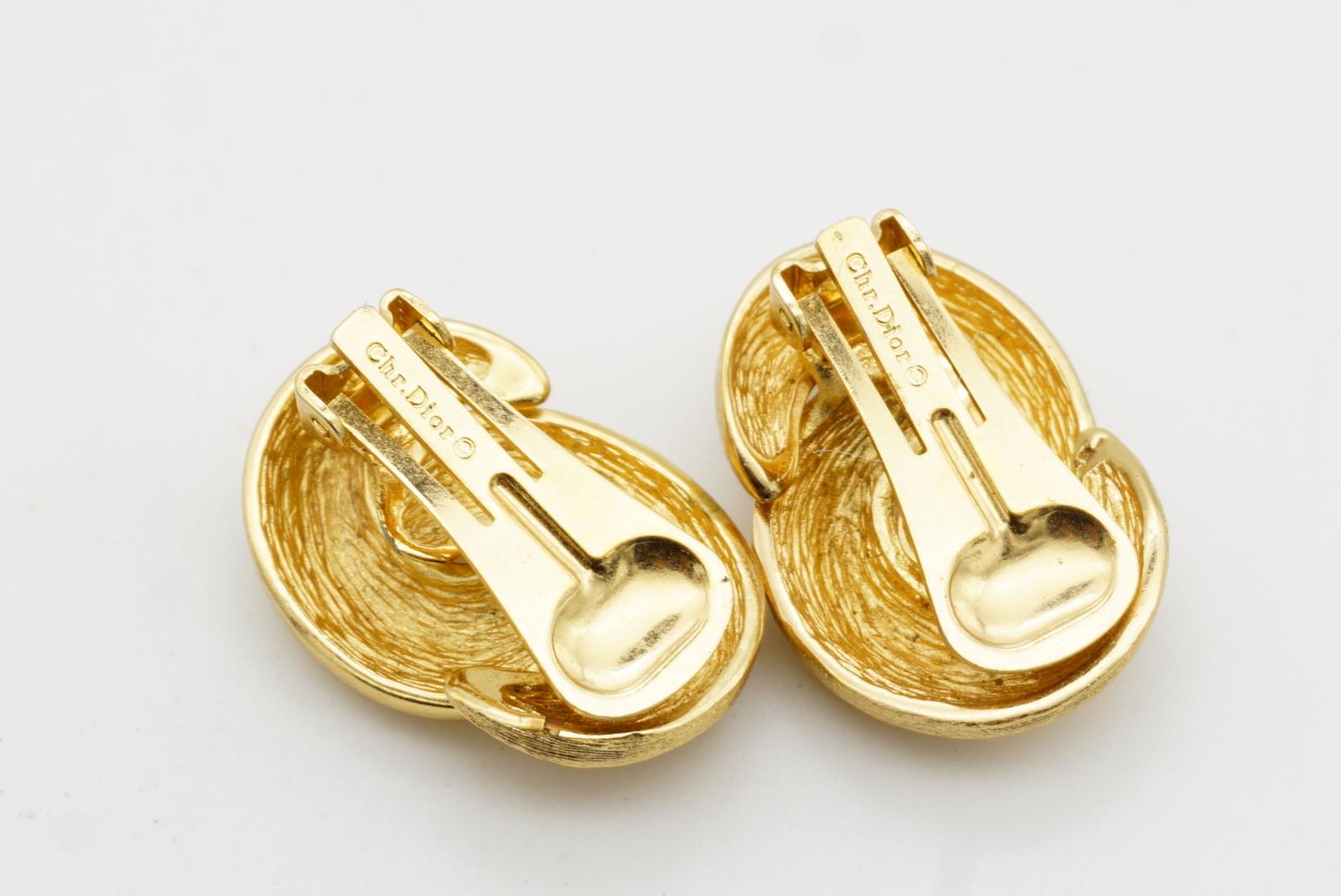 Christian Dior Vintage 1980s Interlocked Knot Glow Matte Chunky Gold Earrings For Sale 6