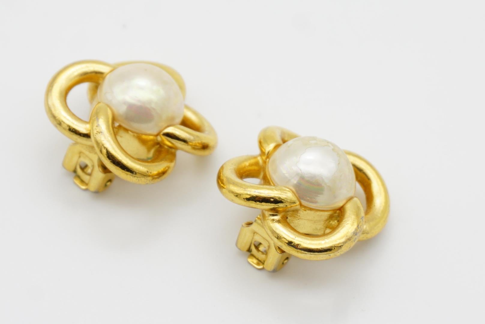Christian Dior Vintage 1980s Interlocked White Round Pearl Flower Clip Earrings For Sale 5