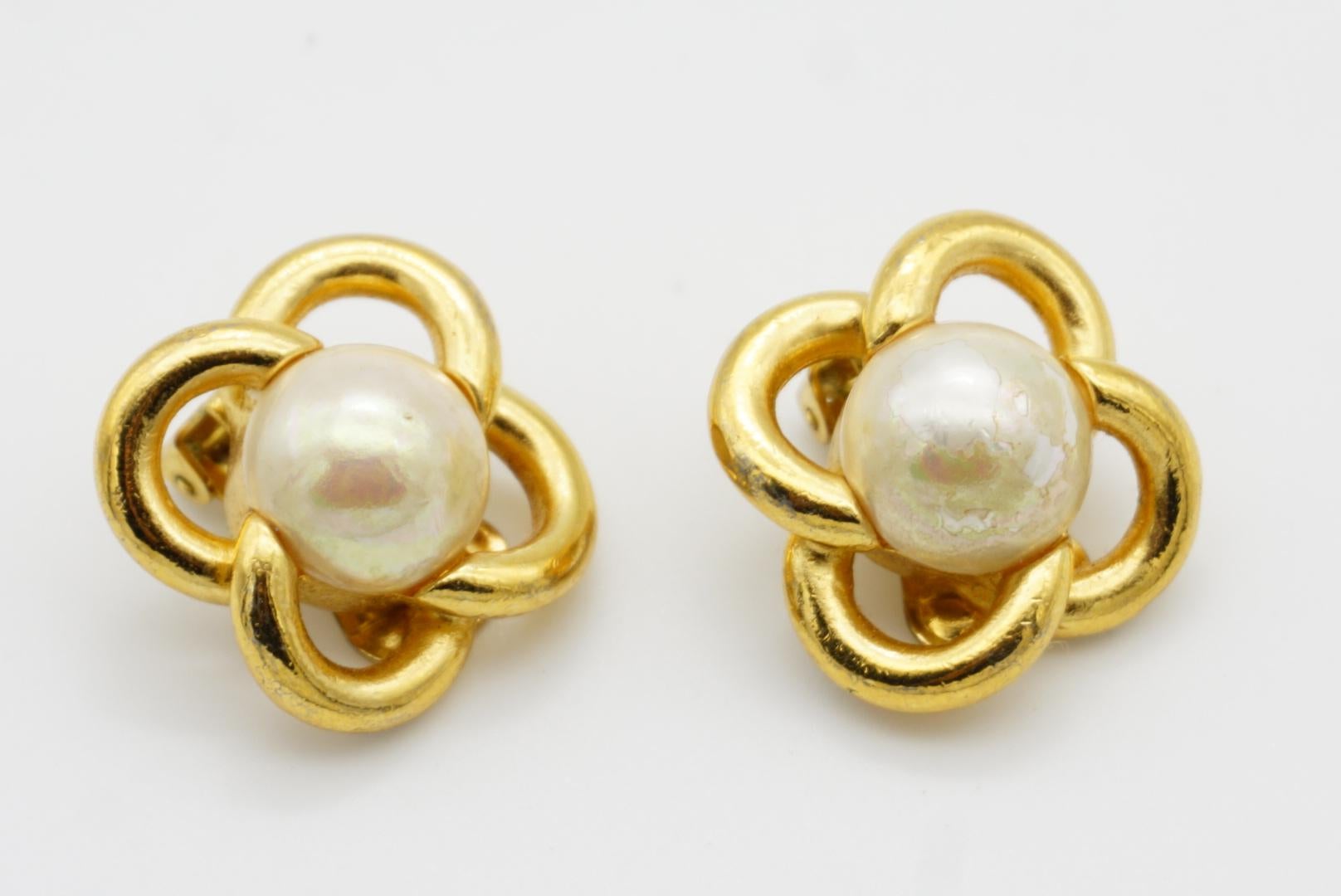 Christian Dior Vintage 1980s Interlocked White Round Pearl Flower Clip Earrings For Sale 6