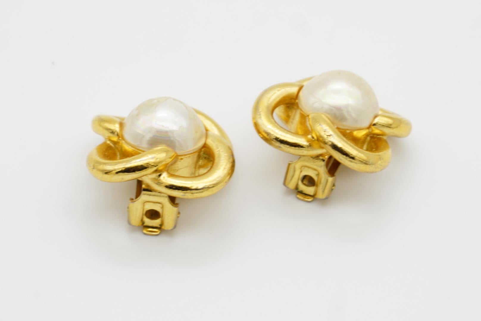 Christian Dior Vintage 1980s Interlocked White Round Pearl Flower Clip Earrings 7