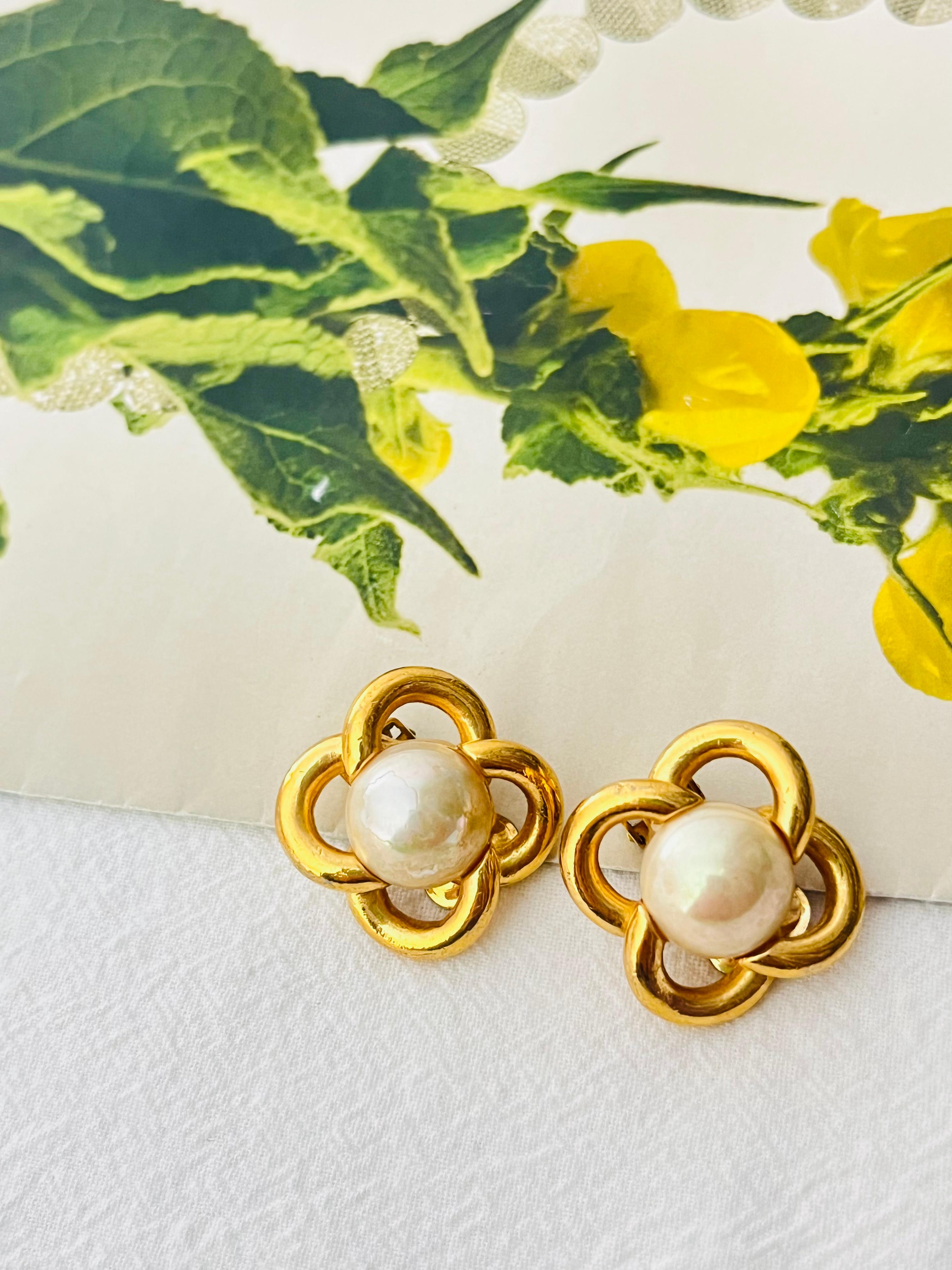 Women's or Men's Christian Dior Vintage 1980s Interlocked White Round Pearl Flower Clip Earrings