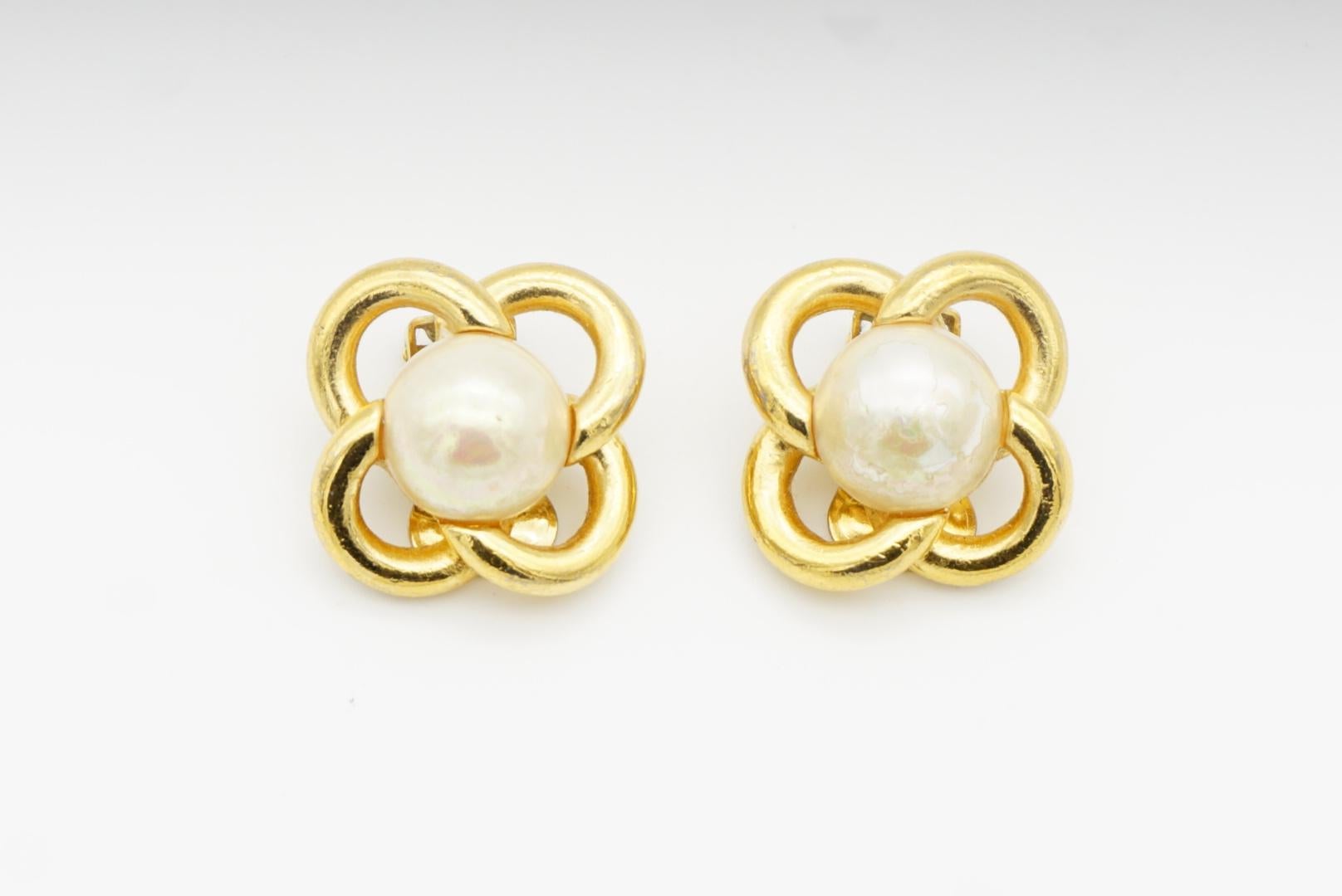 Christian Dior Vintage 1980s Interlocked White Round Pearl Flower Clip Earrings For Sale 3