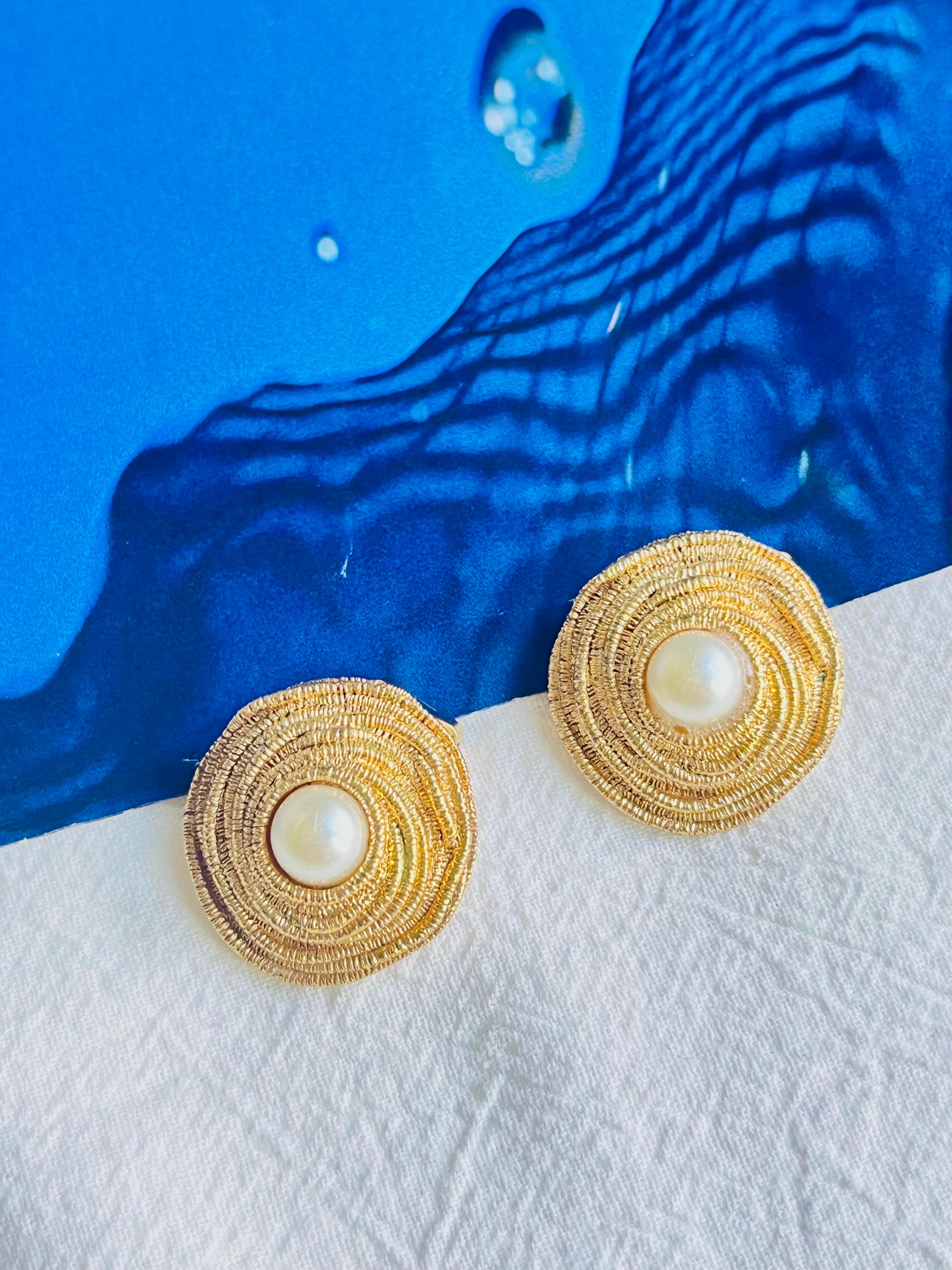 Art Deco Christian Dior Vintage 1980s Irregular Spiral Round Circle Pearl Clip Earrings For Sale