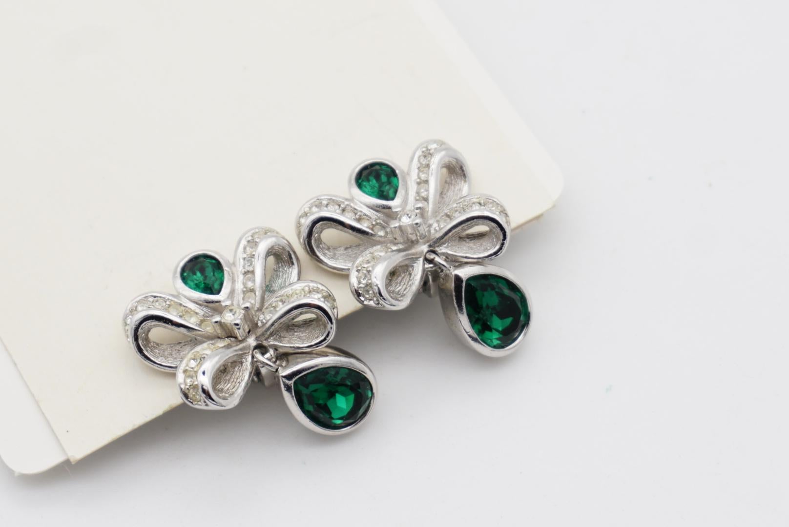 Christian Dior Vintage 1980s Knot Bow Crystals Emerald Water Drop Clip Earrings For Sale 5