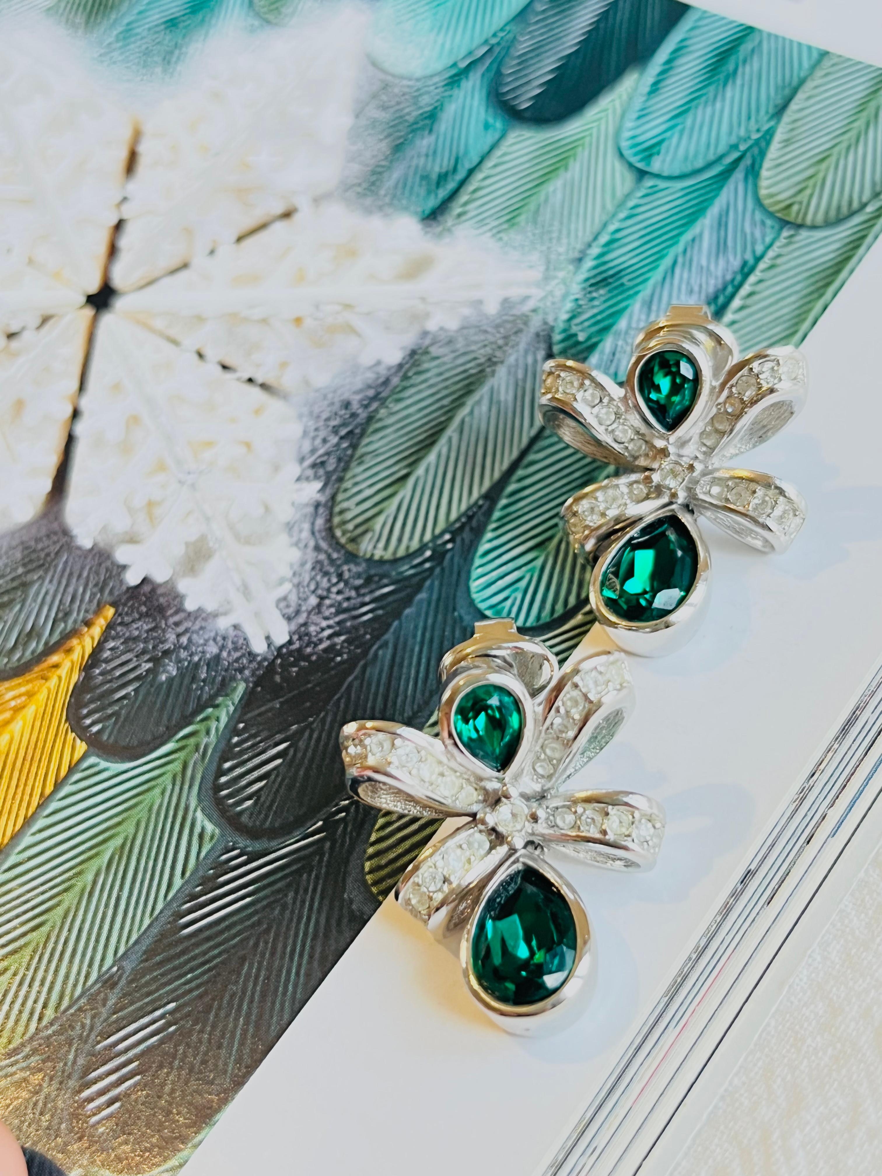 Christian Dior Vintage 1980s Knot Bow Crystals Emerald Water Drop Clip Earrings In Excellent Condition For Sale In Wokingham, England