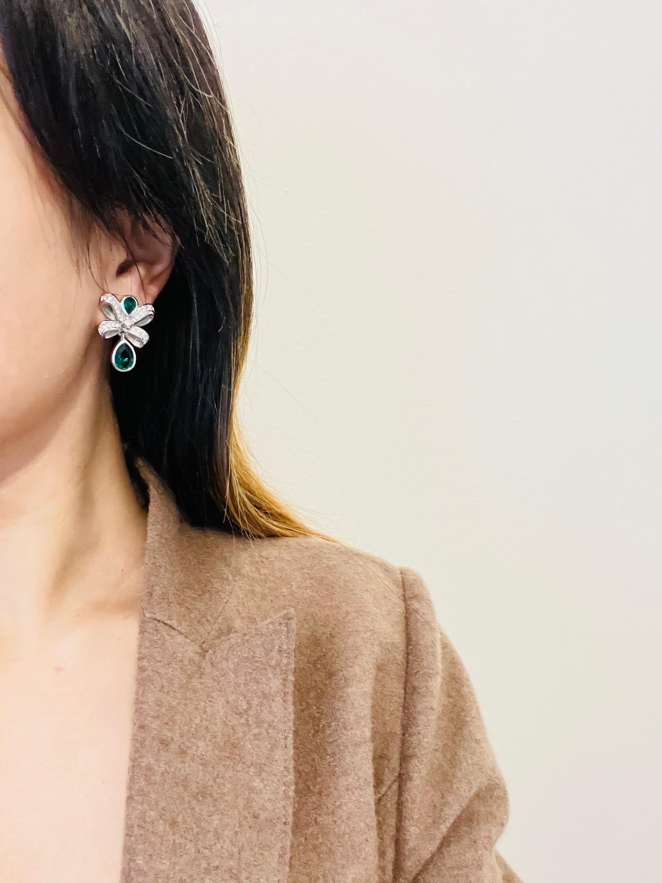 Christian Dior Vintage 1980s Knot Bow Crystals Emerald Water Drop Clip Earrings For Sale 3