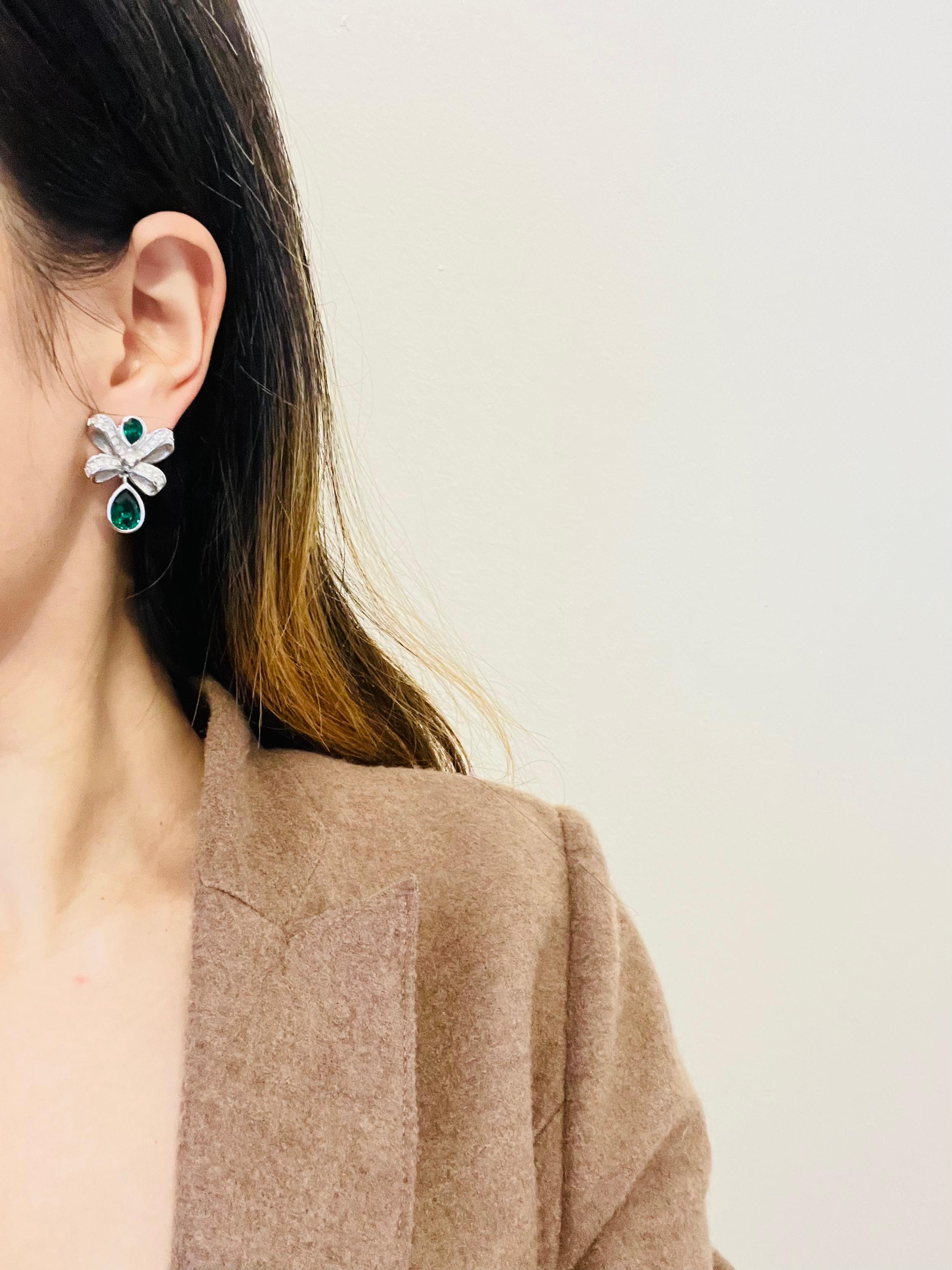 Christian Dior Vintage 1980s Knot Bow Crystals Emerald Water Drop Clip Earrings For Sale 4