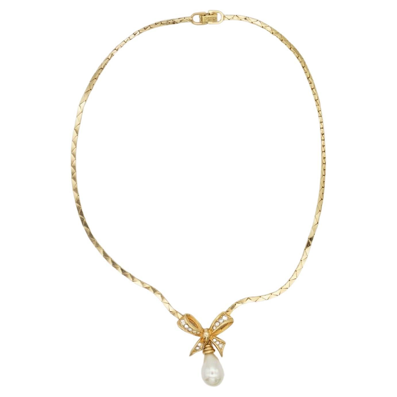 Christian Dior, collier pendentif vintage des années 1980 avec nœud papillon et perles d'eau et cristaux en vente